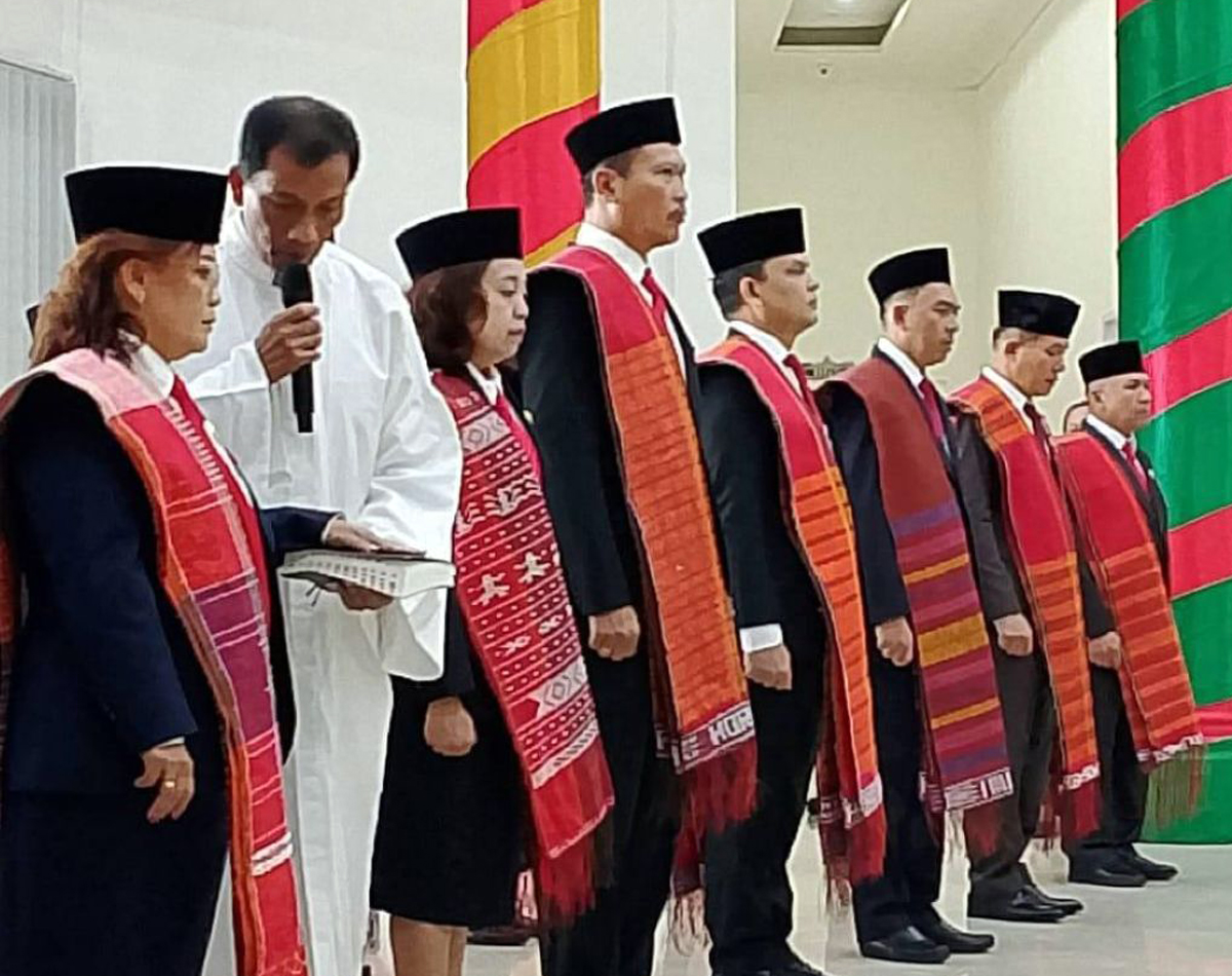 Resva Panjaitan dilantik bersama 18 PNS pejabat pimpinan tinggi pratama dan 20 pejabat administrator di Kantor Bupati Humbahas, Senin (29/12/2025).