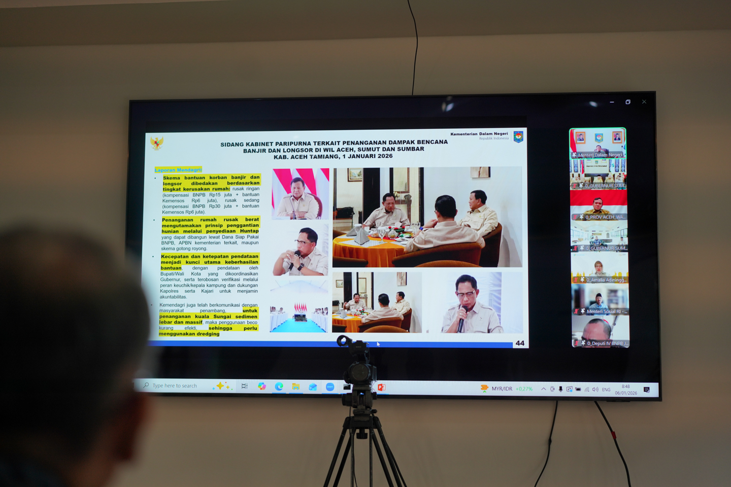 Gubernur Sumatera Utara Muhammad Bobby Afif Nasution mengikuti Rapat Koordinasi Pendataan Pascabencana secara virtual bersama Kemendagri dari Medan, Selasa (6/1/2026).