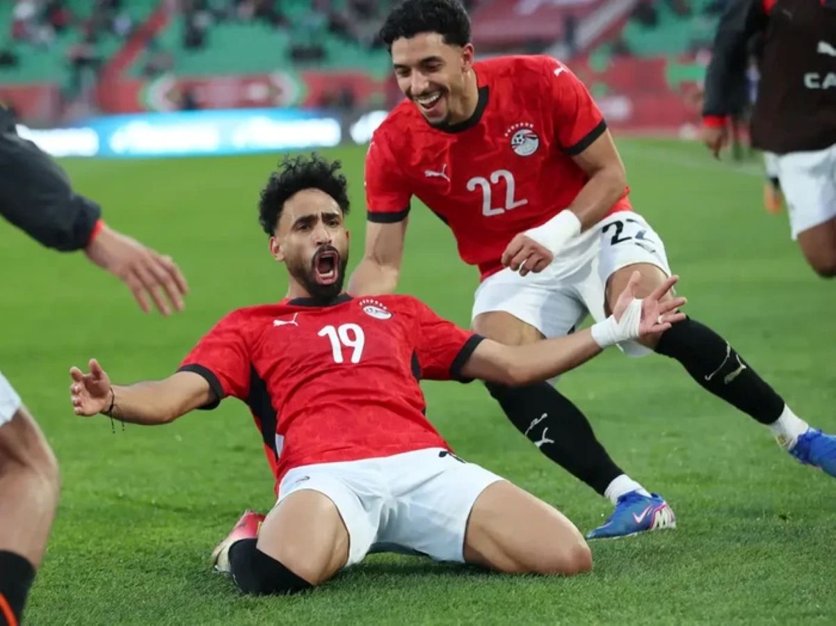 Mohamed Salah merayakan gol bersama pemain Mesir pada laga Piala Afrika 2025. Mesir dan Nigeria resmi melaju ke perempatfinal.