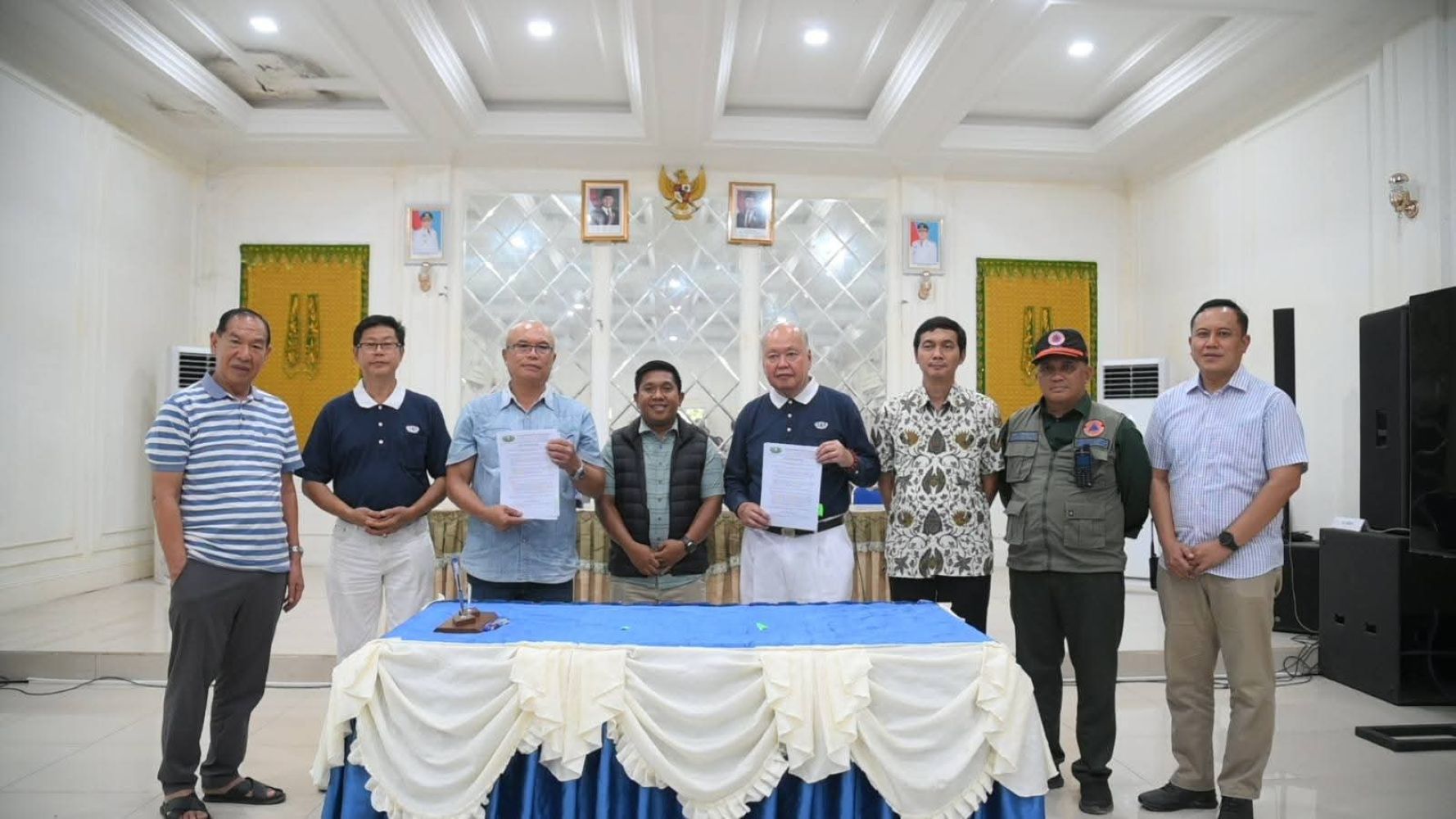 Wali Kota Sibolga Akhmad Syukri Nazry Penarik menyaksikan penandatanganan Perjanjian Kerja pembangunan 200 unit Hunian Tetap pasca bencana.