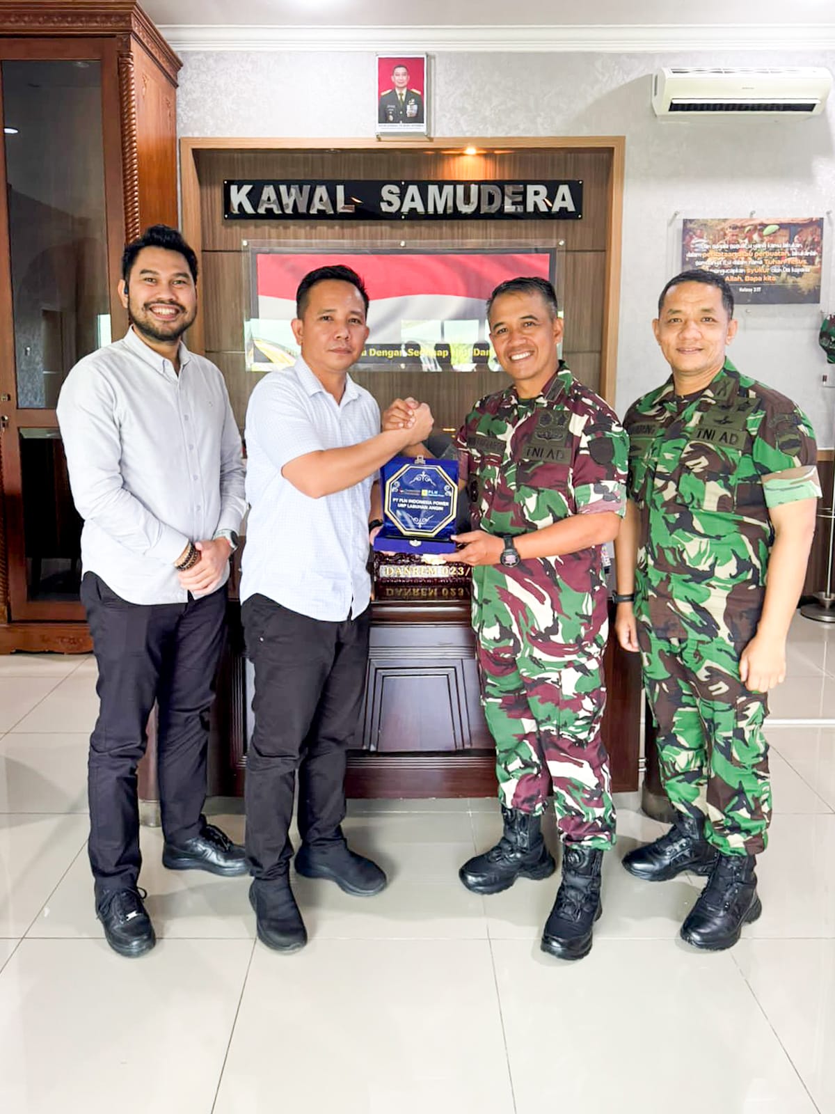 Managaer PT PLN Indonesia Power UBP Labuhan Angin didampingi Assistant Manager Administrasi saat audensi dengan Danrem 023/KS. (Darwis Halawa & Humas UBP Labuhan Angin/MetroDaily)