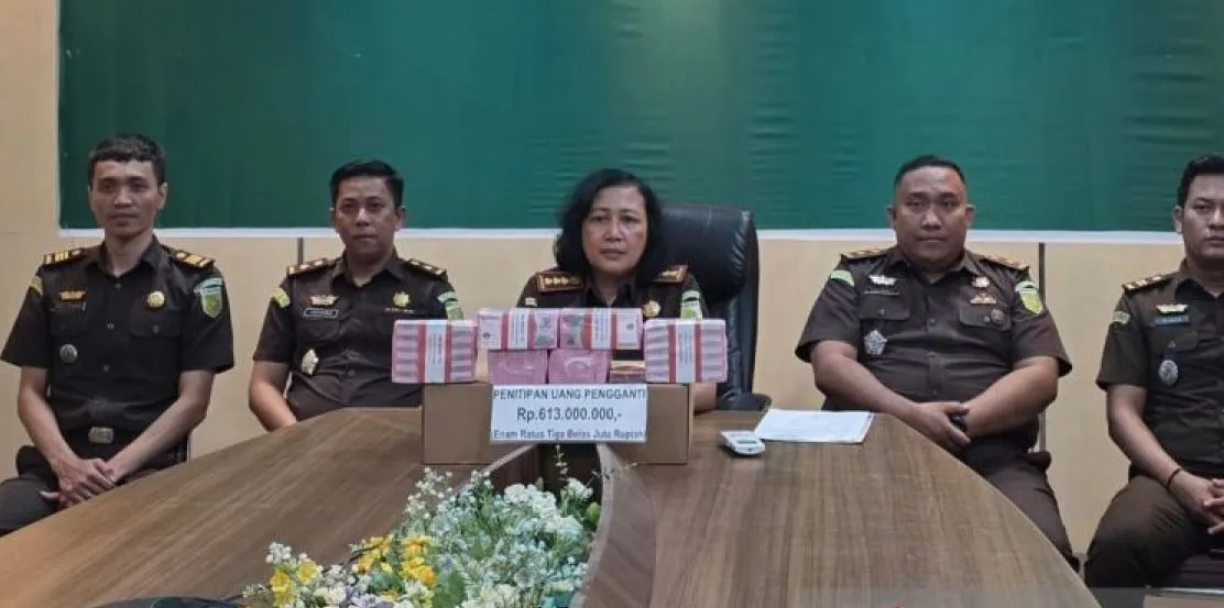 Kajari Labuhanbatu Asnath Anytha Idatua Hutagalung menerima titipan uang pengganti sebesar Rp613 juta terkait kasus korupsi renovasi Puskesmas Sei Penggantungan.