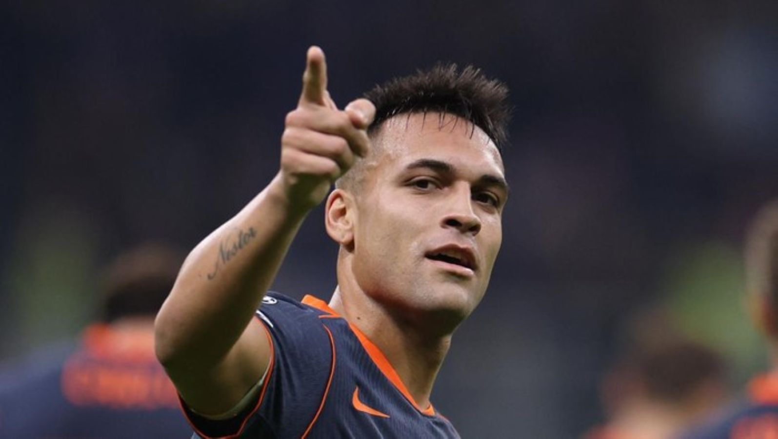 Striker Inter Milan Lautaro Martinez merayakan gol. Performa Il Toro kembali menanjak dan memimpin daftar top skor Serie A musim ini.