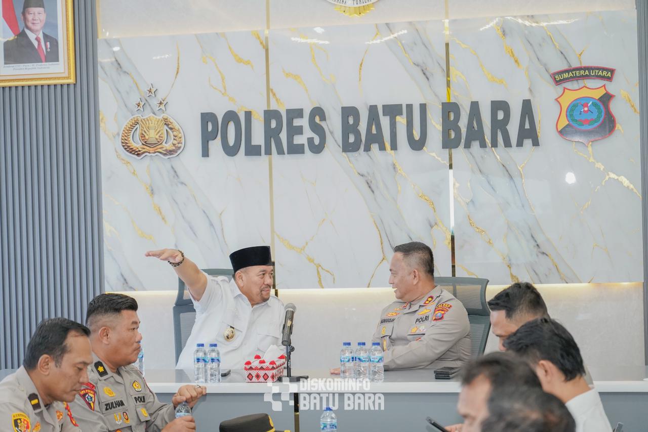 Bupati Batu Bara bersama Kapolres mengikuti Panen Raya dan Pengumuman Swasembada Pangan Nasional secara virtual dari Mako Polres Batu Bara.