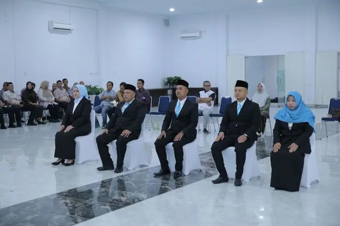 Wakil Bupati Asahan Rianto melantik Anggota KPAD Kabupaten Asahan periode 2026&ndash;2030 di Aula Melati Kantor Bupati Asahan, Kamis (8/1/2025).