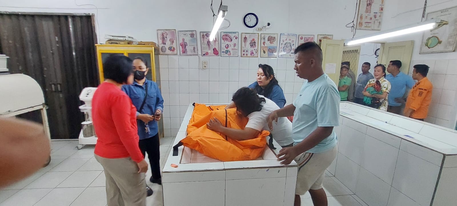 Jenazah Flora Sirait saat berada di RSUD dr Djasamen Saragih Pematangsiantar usai peristiwa kebakaran rumah.