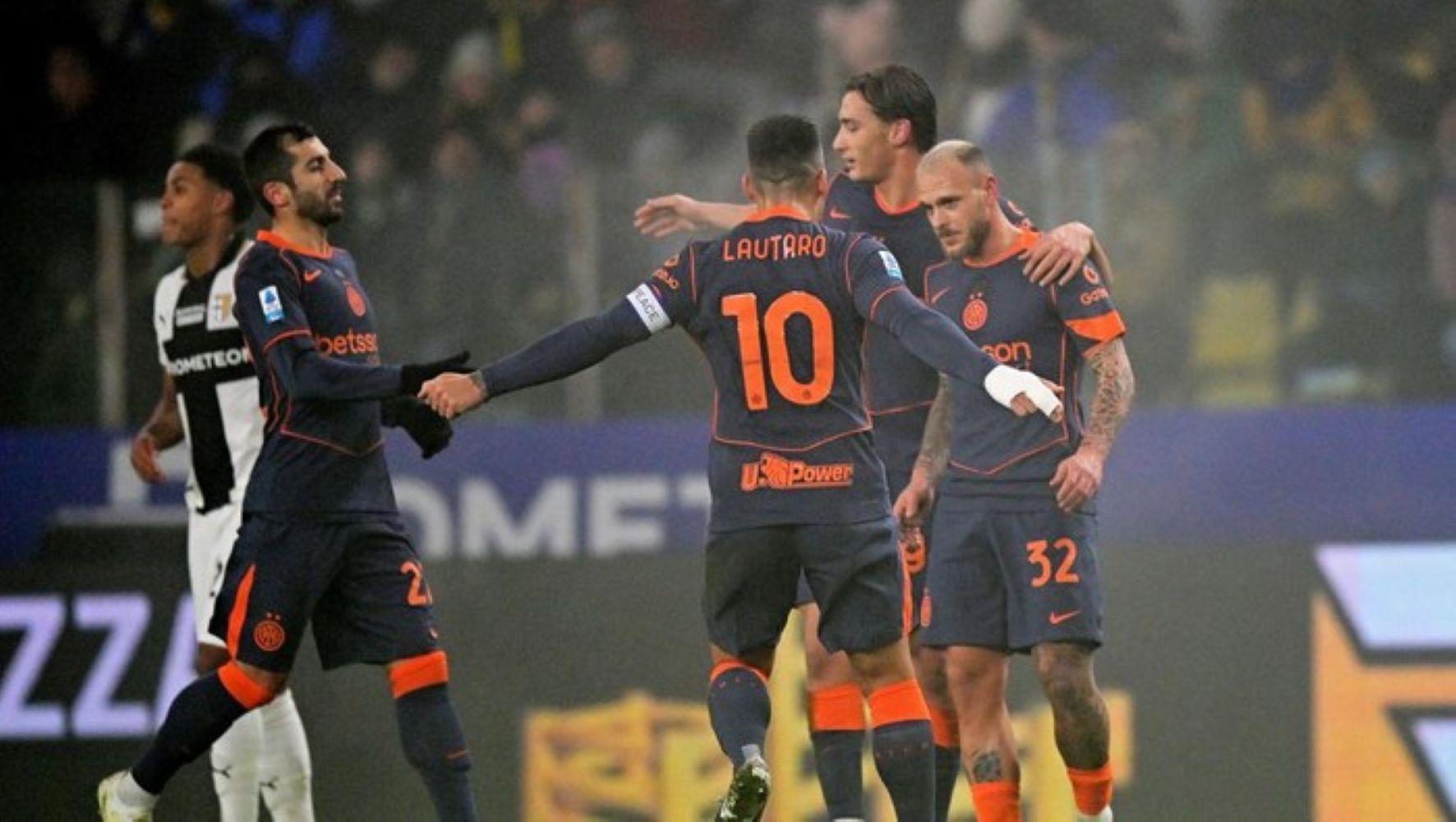 Pemain Inter Milan Federico Dimarco merayakan gol pembuka ke gawang Parma pada laga Serie A di Stadion Ennio Tardini, Kamis (8/1/2026) dini hari WIB.