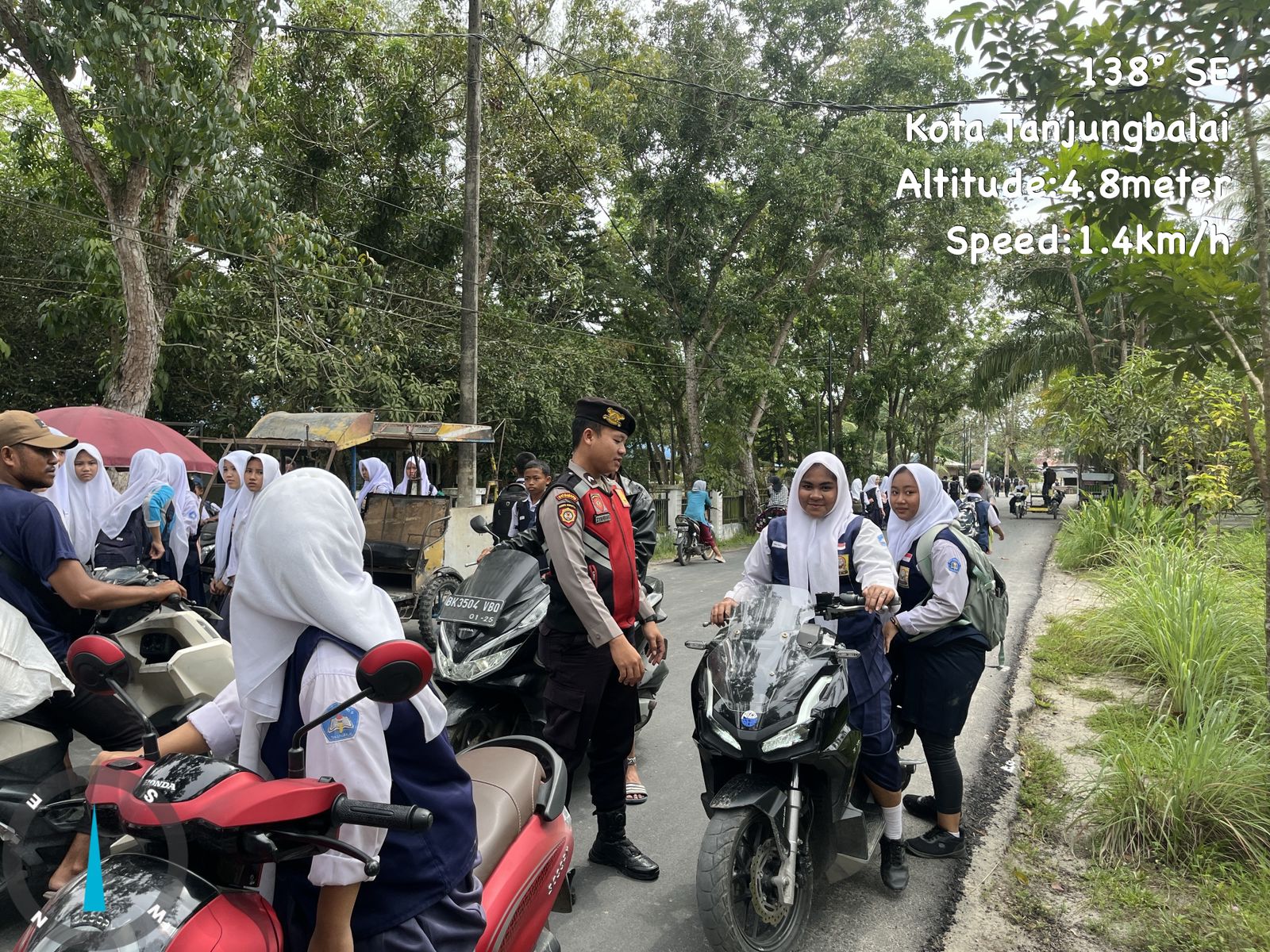 Personel Samapta Polres Tanjungbalai menyambangi pelajar SMPN 5 Kota Tanjungbalai untuk edukasi anti tawuran, bullying, dan keselamatan lalu lintas.