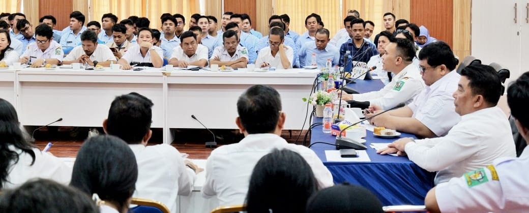 Rapat koordinasi Program MBG Kabupaten Simalungun di Kantor Bupati Pematang Raya, memastikan operasional dapur berjalan sesuai SOP.