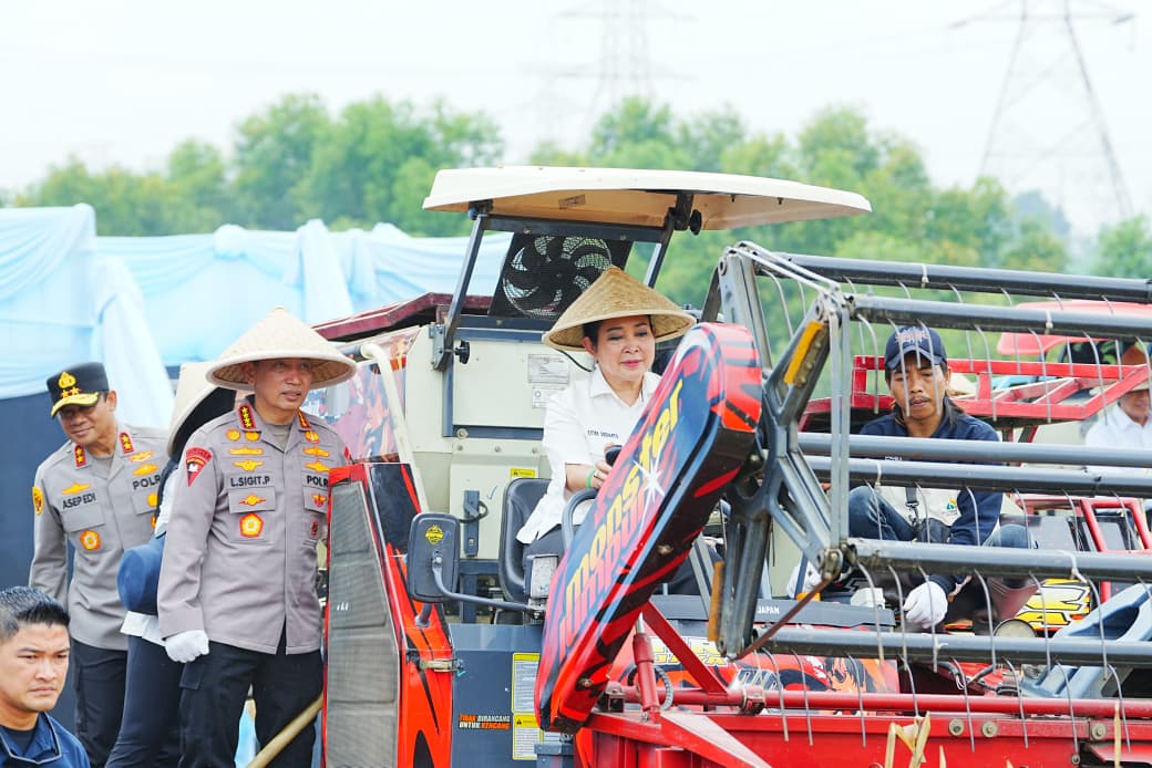 Kapolri pimpin panen raya. Polda Sumut dan Polres jajaran mengikuti Panen Raya Jagung Serentak Polri secara daring sekaligus melaksanakan panen jagung di wilayah masing-masing.