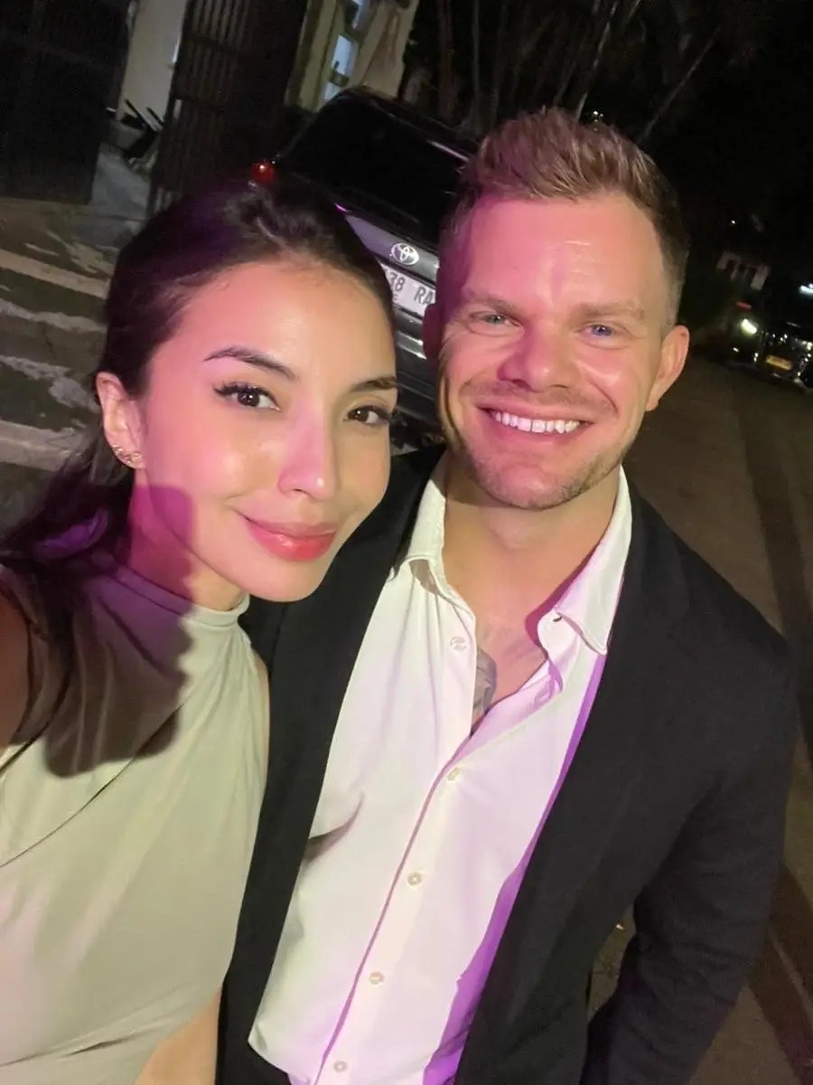 Manohara mengumumkan berakhirnya hubungan asmara dengan YouTuber asal Denmark, Kristian Hansen, melalui unggahan di Instagram.
