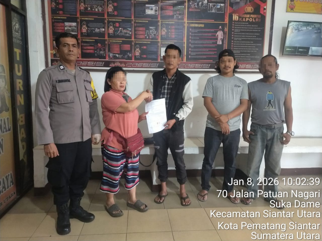 Petugas Polsek Siantar Utara memfasilitasi penyelesaian kasus dugaan pencurian bawang di Pasar Dwikora melalui mekanisme problem solving.
