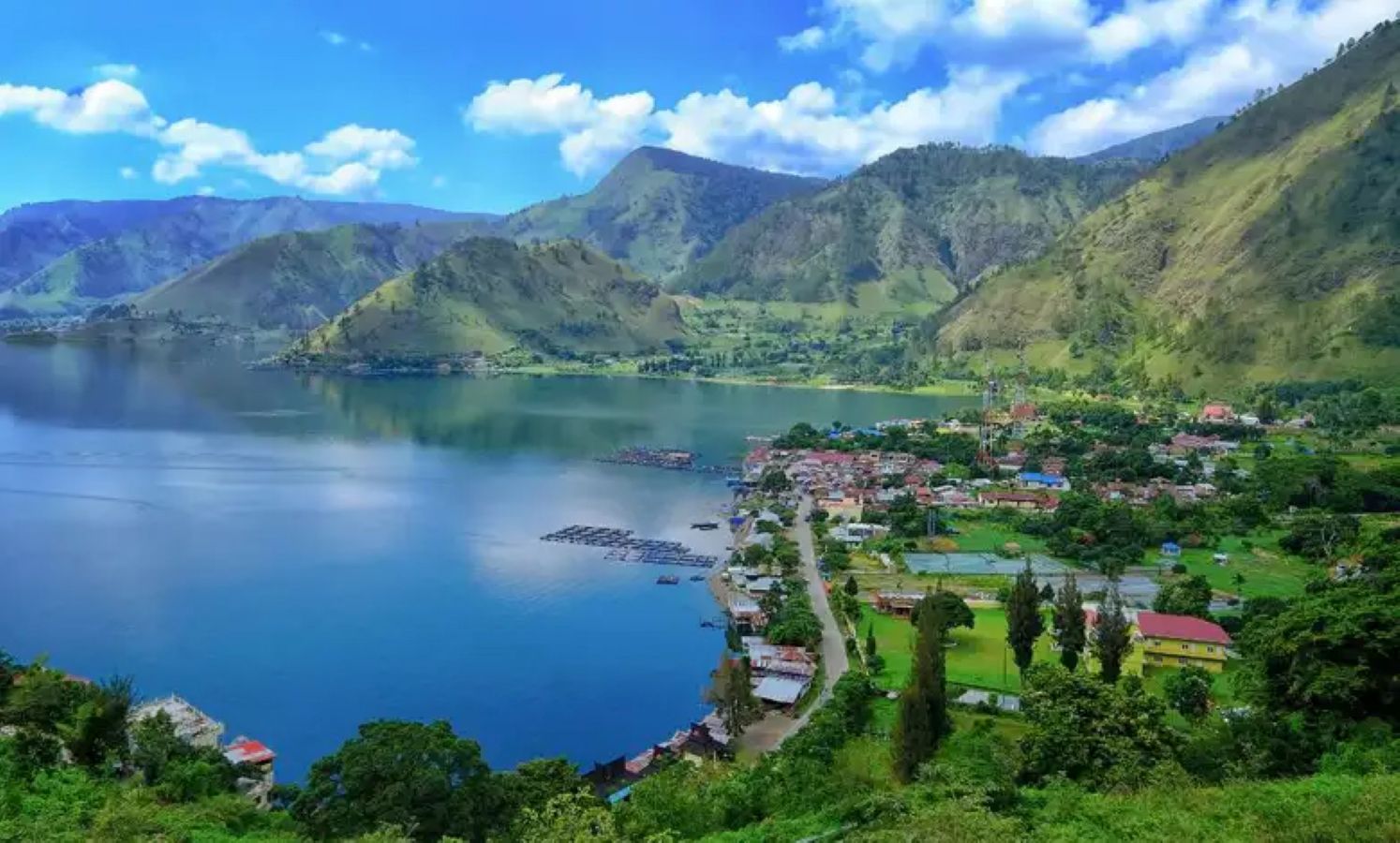 Kawasan Danau Toba di Toba-Samosir yang menjadi destinasi wisata domestik dengan pemesanan tertinggi sepanjang 2025.