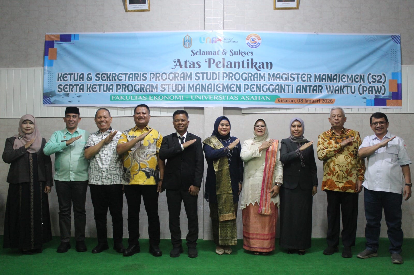 Dekan Fakultas Ekonomi Universitas Asahan Dr. Tengku Syarifah melantik pimpinan program studi di Ruang Sidang FE UNA, Kamis (8/1/2026).