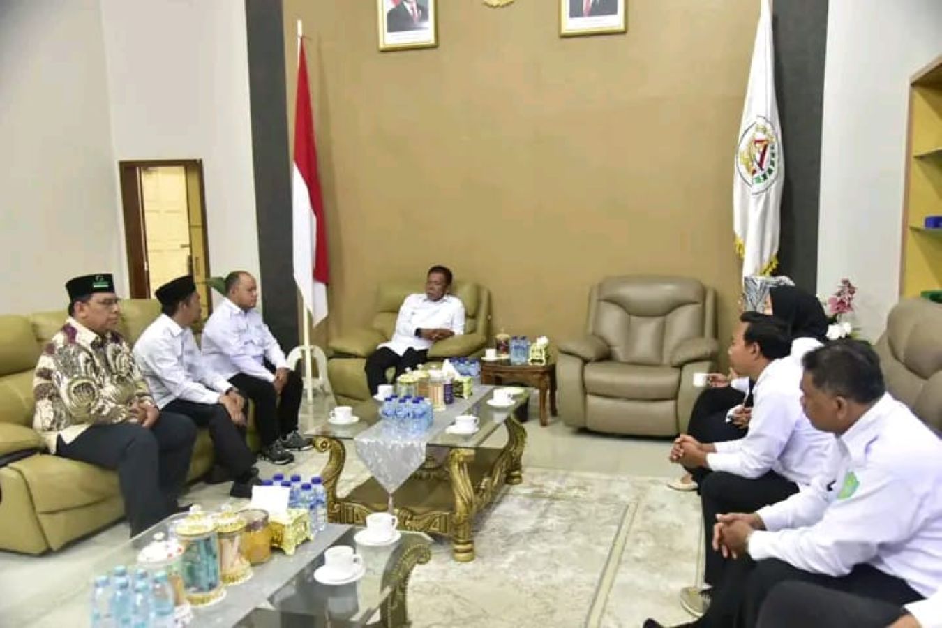 Bupati Tapanuli Tengah Masinton Pasaribu menerima audiensi Ketua Institut Bisnis dan Teknologi Al-Washliyah Sibolga&ndash;Tapteng di ruang kerja bupati, Rabu (7/1/2026).