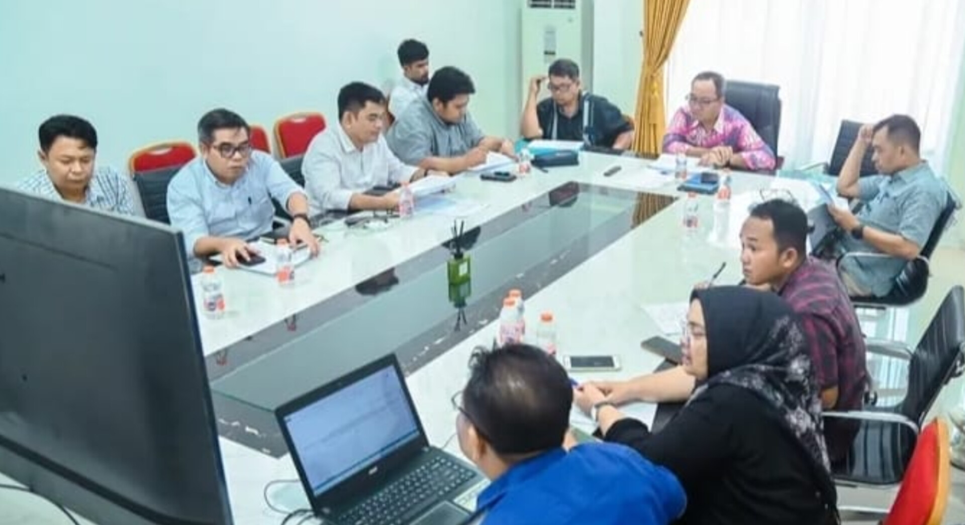 Plt Sekretaris Daerah Kota Padangsidimpuan H. Rahmat Marzuki Nasution memimpin rapat tindak lanjut hasil evaluasi Ranperda APBD Tahun Anggaran 2026.