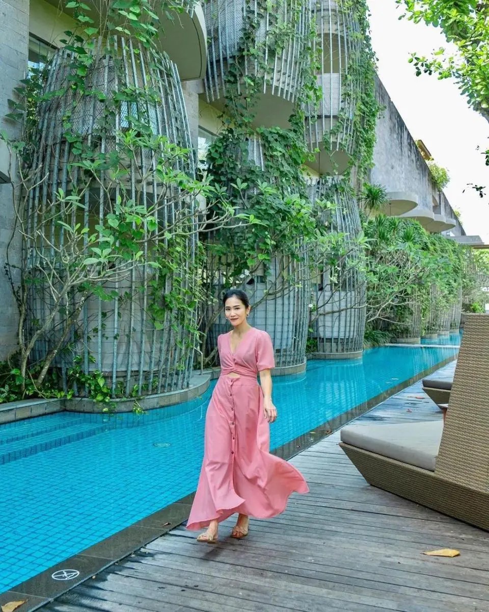 Aktris Bunga Zainal beri tanggapan terkait polemik Inara Rusli melalui unggahan video di media sosial.