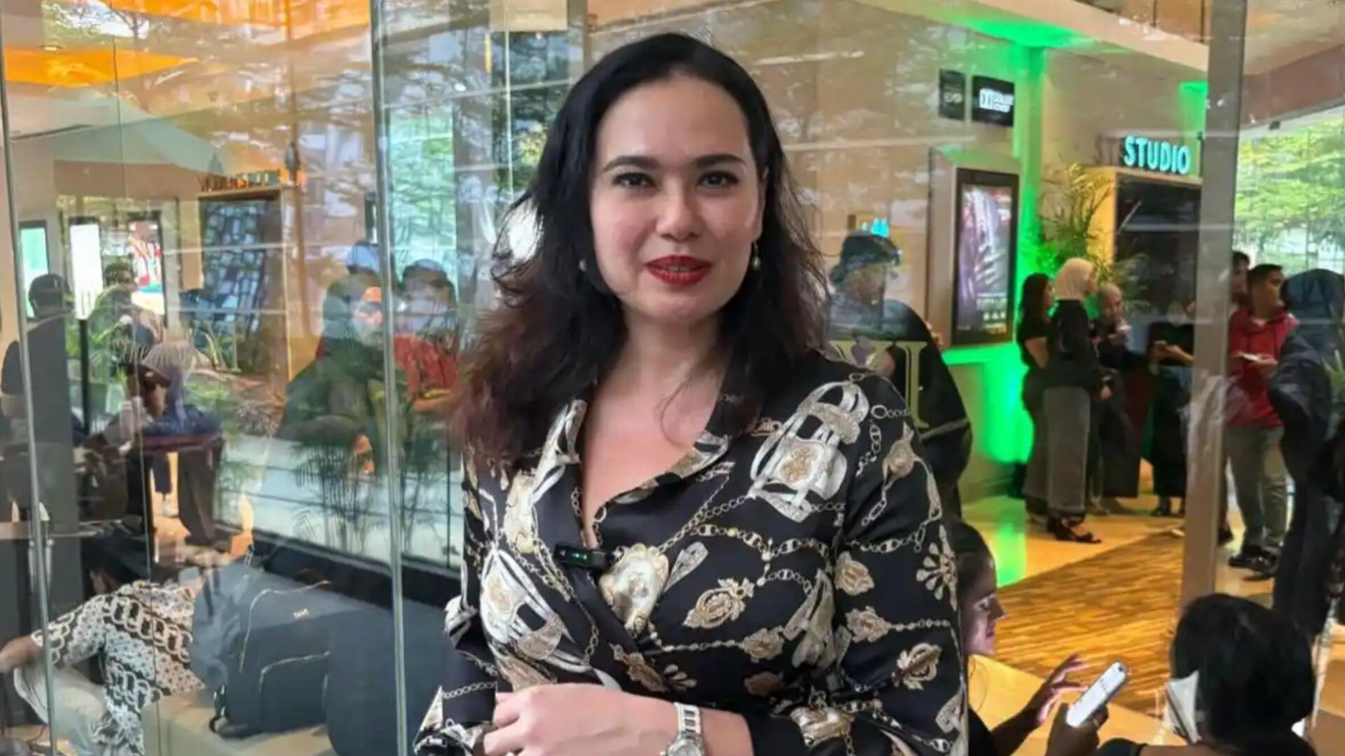 Catherine Wilson saat ditemui di kawasan Kuningan, Jakarta Selatan, mengungkapkan kerinduannya untuk kembali berakting di layar lebar.