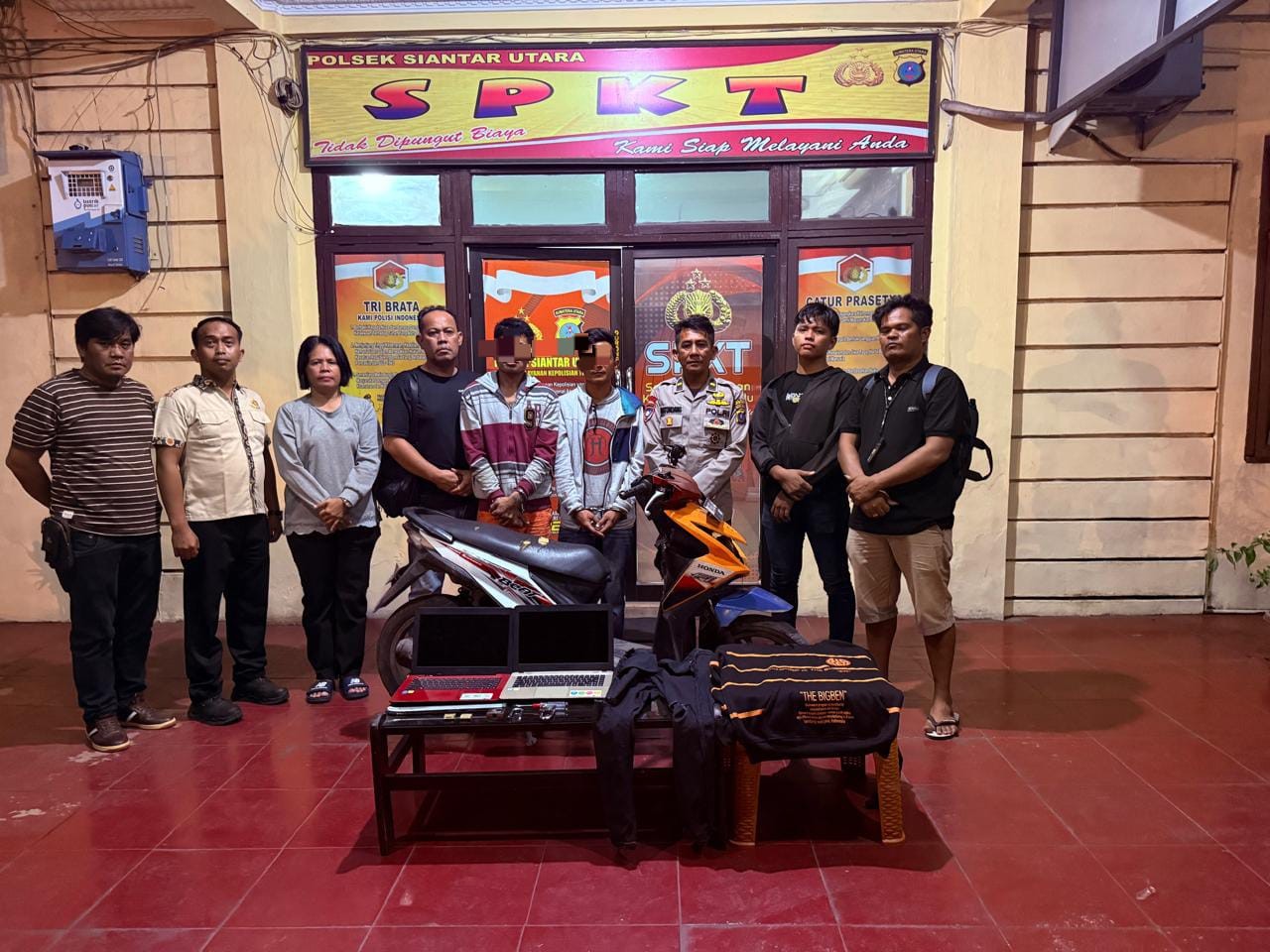 Dua pelaku pencurian aset SD Negeri di Jalan Ade Irma, Kota Pematangsiantar, diamankan polisi bersama barang bukti.