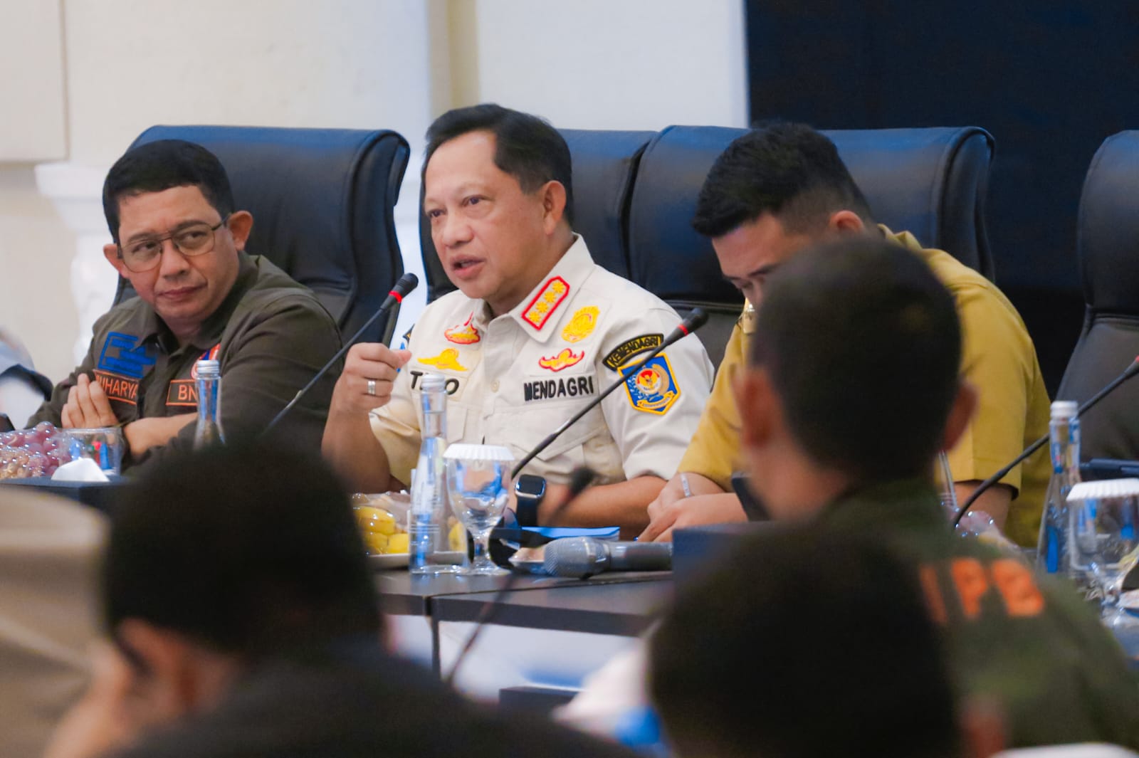Rakor Percepatan Rehabilitasi dan Rekonstruksi Pascabencana dipimpin Mendagri, di Aula Raja Inal Siregar, Kantor Gubernur Sumut, Senin (12/01/2026).