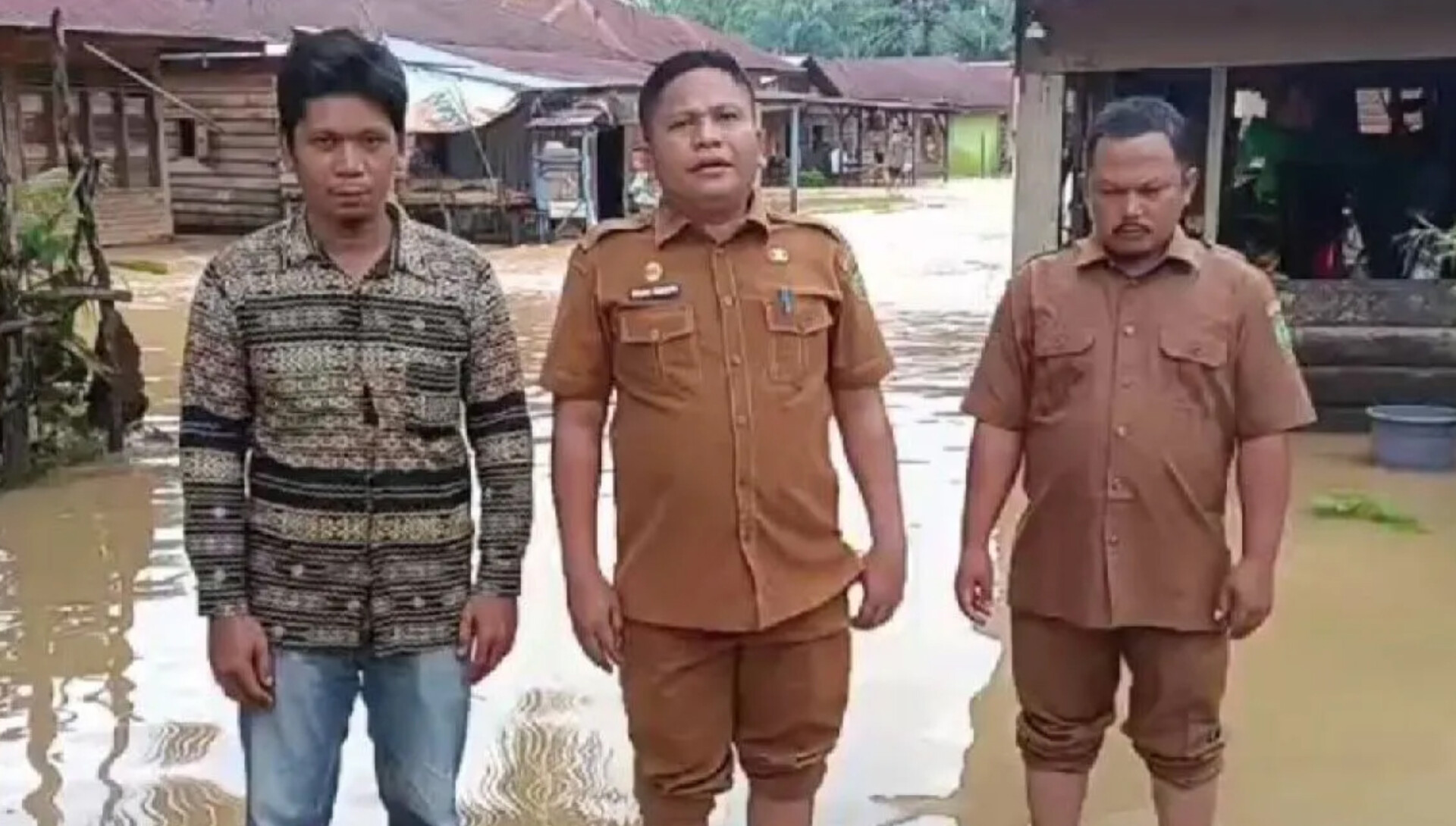 Rumah warga di Kecamatan Sosa Julu, Kabupaten Padang Lawas, terendam banjir akibat luapan Sungai Sosa.