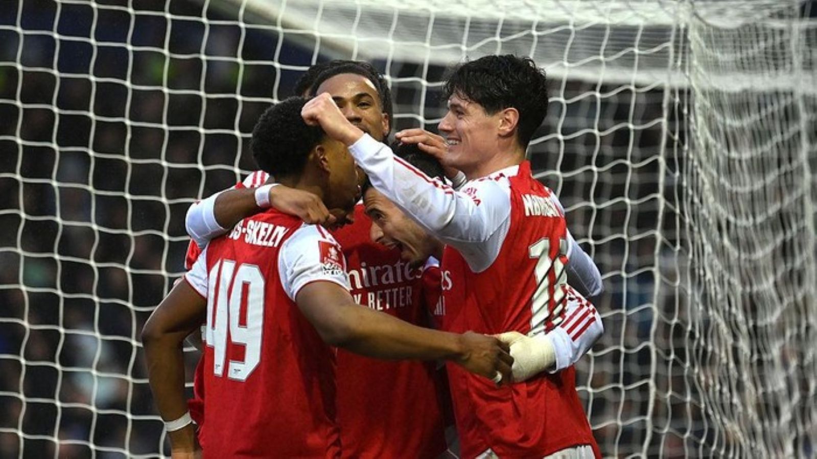 Arsenal akan menghadapi rival sekota, Chelsea,  di semifinal Carabao Cup 2025/2026.