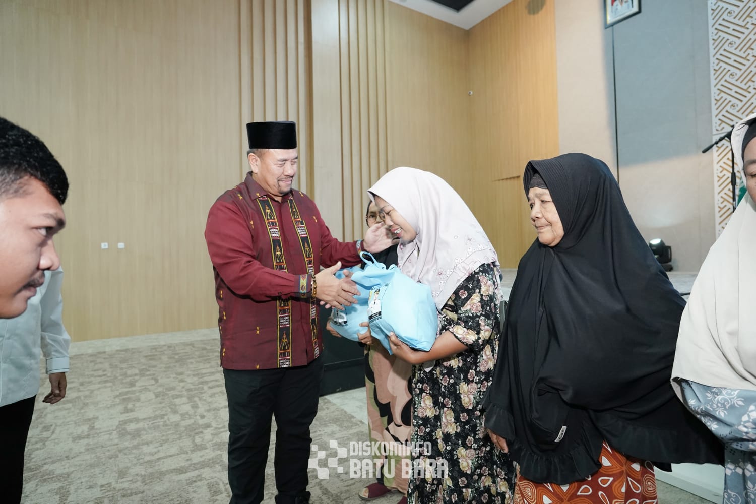 Bupati Batu Bara H. Baharuddin Siagian menghadiri Konferensi Cabang IV Pengurus Cabang Nahdlatul Ulama Kabupaten Batu Bara di Aula Kantor Bupati.