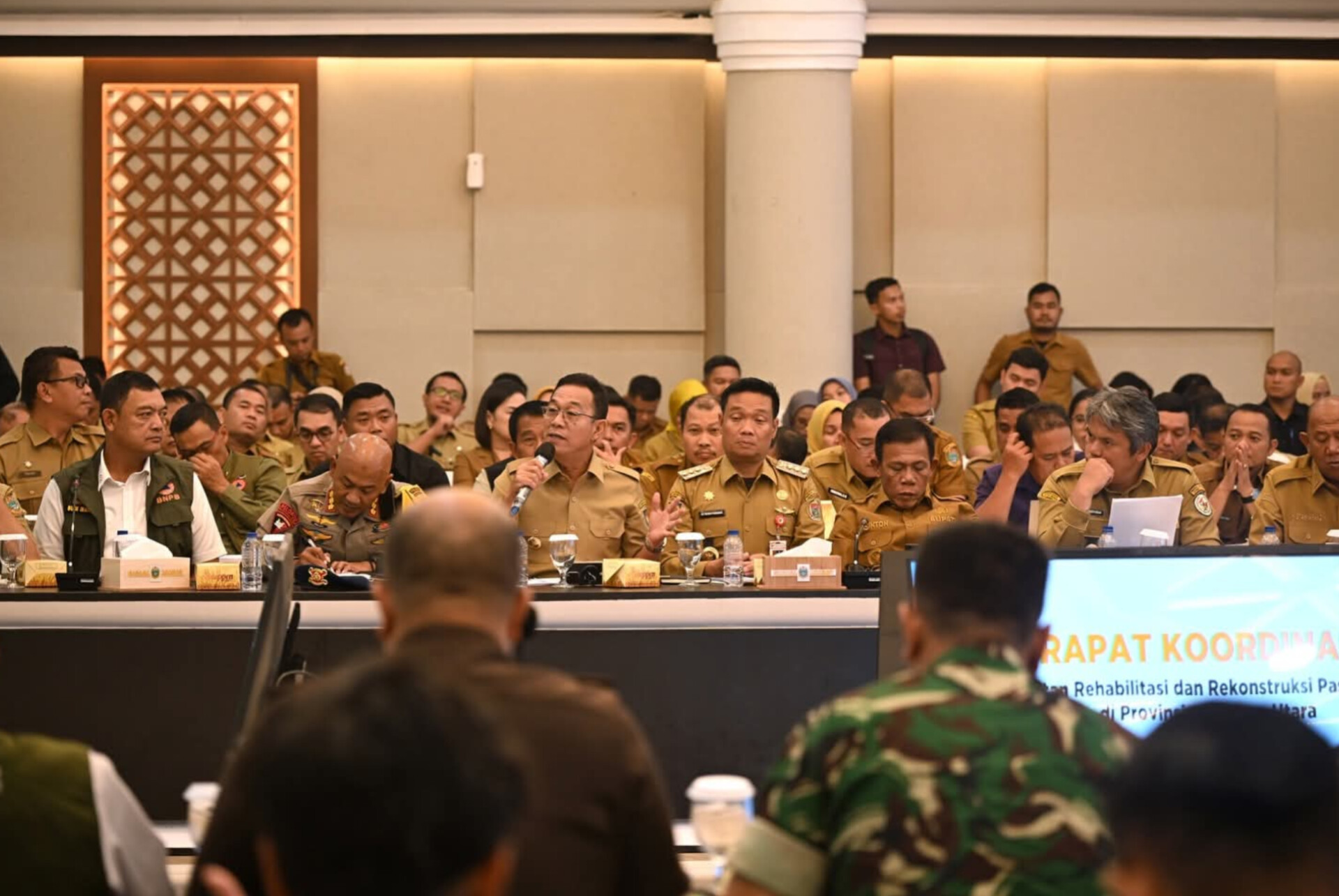 Bupati Tapsel, Gus Irawan Pasaribu, menghadiri Rakor percepatan rehabilitasi pascabencana dan sampaikan komitmen percepat pembangunan Huntara dan pendataan DTH bagi 1.400 warga Tapsel.