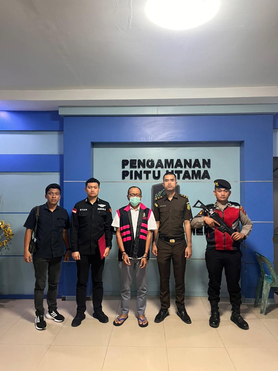 Kejari Karo menahan Kepala BPHL Wilayah II Sumut atas dugaan korupsi izin penebangan hutan Siosar yang merugikan negara Rp4,1 miliar.
