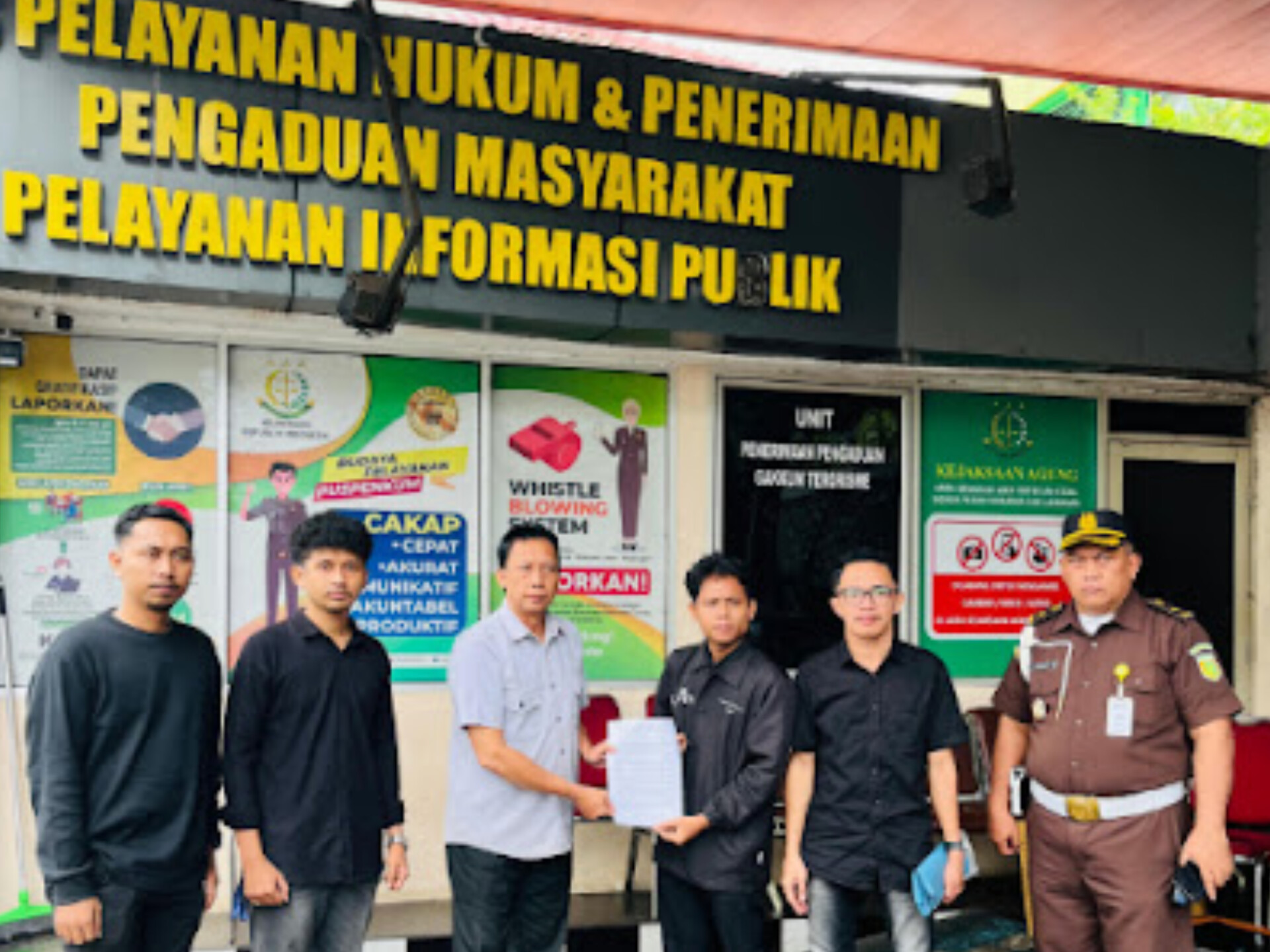 Mahasiswa DPP Bebas Merdeka menggelar aksi di Kejaksaan Agung-RI menuntut pemeriksaan Bupati Palas terkait dugaan pungli Rp15 juta per desa.