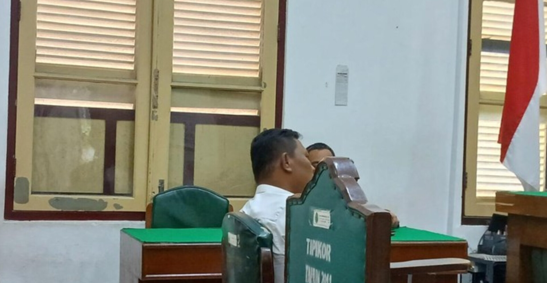 Mantan Kades Siloting, Sholat Harahap, saat menjalani sidang vonis perkara korupsi dana desa di Pengadilan Tipikor PN Medan.