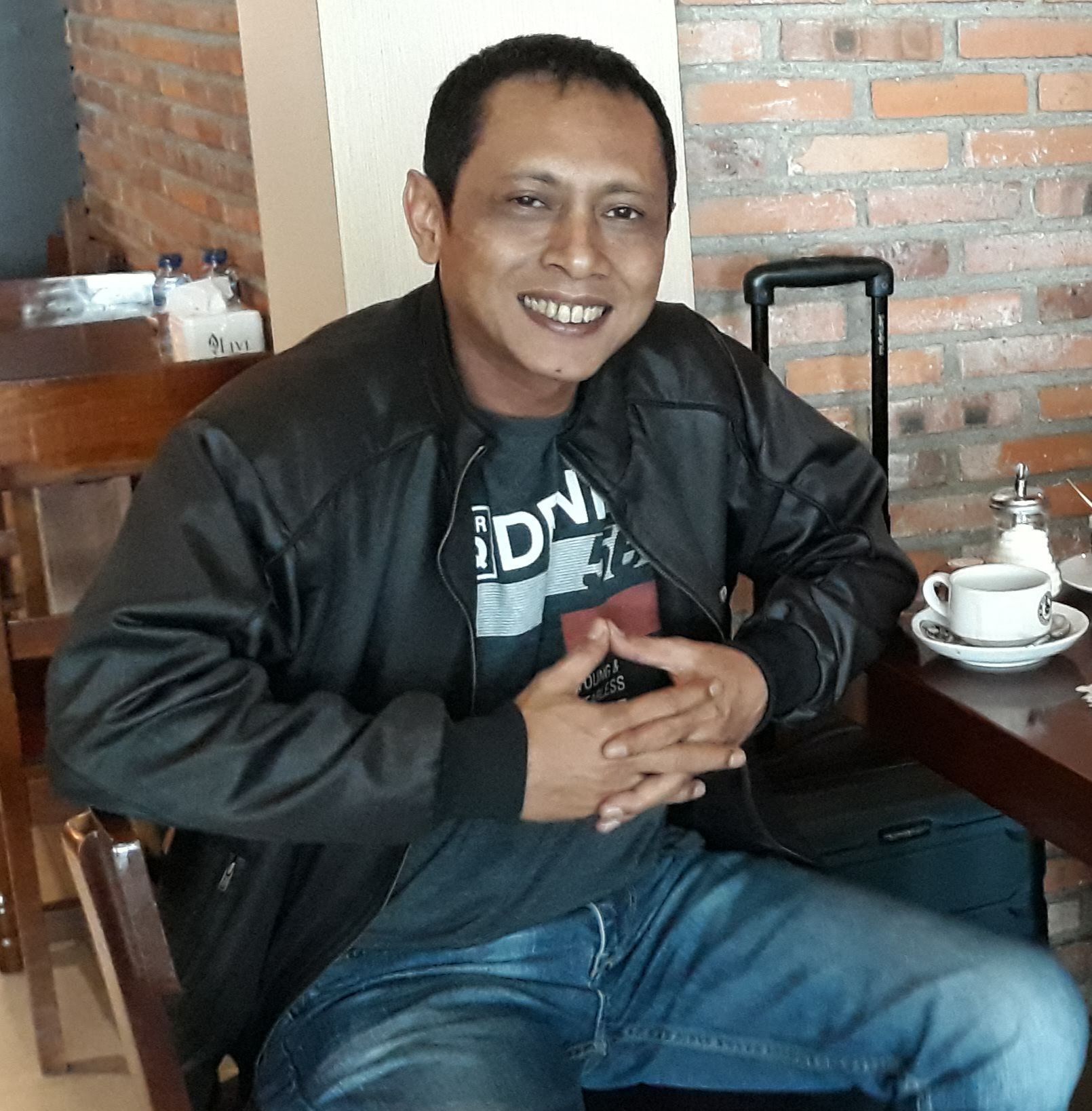 Kuasa hukum Syaiful Amin Lubis, Hermanto Hamonangan Sipayung dan Rio Victory Sipayung, memberikan keterangan usai PT-TUN menguatkan putusan PTUN Medan dalam perkara gugatan Tata Usaha Negara.