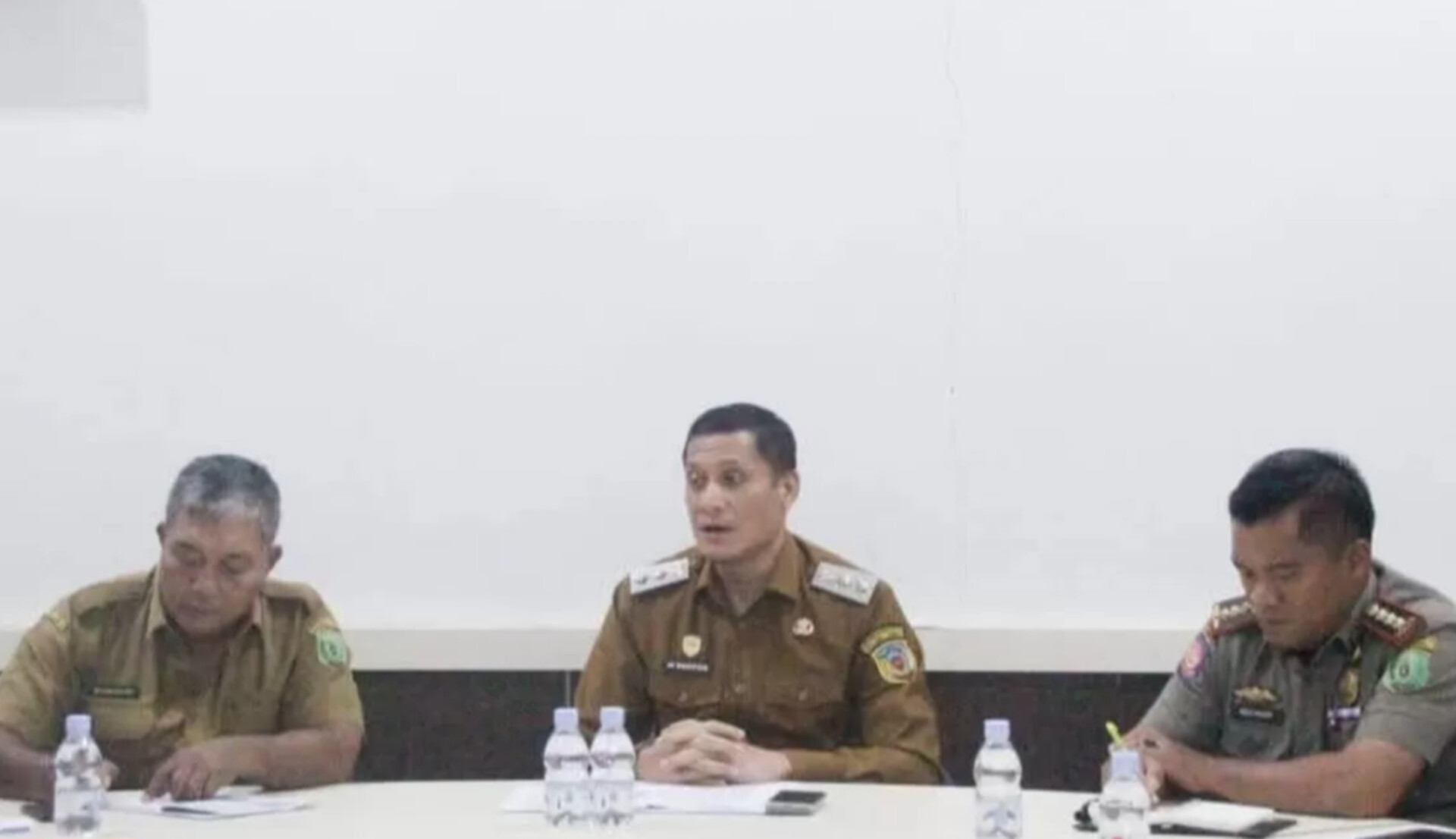 Wakil Bupati Padanglawas H. Achmad Fauzan Nasution memimpin rapat persiapan Ramadhan Fair 2026 di Aula Kantor Bupati Padanglawas.