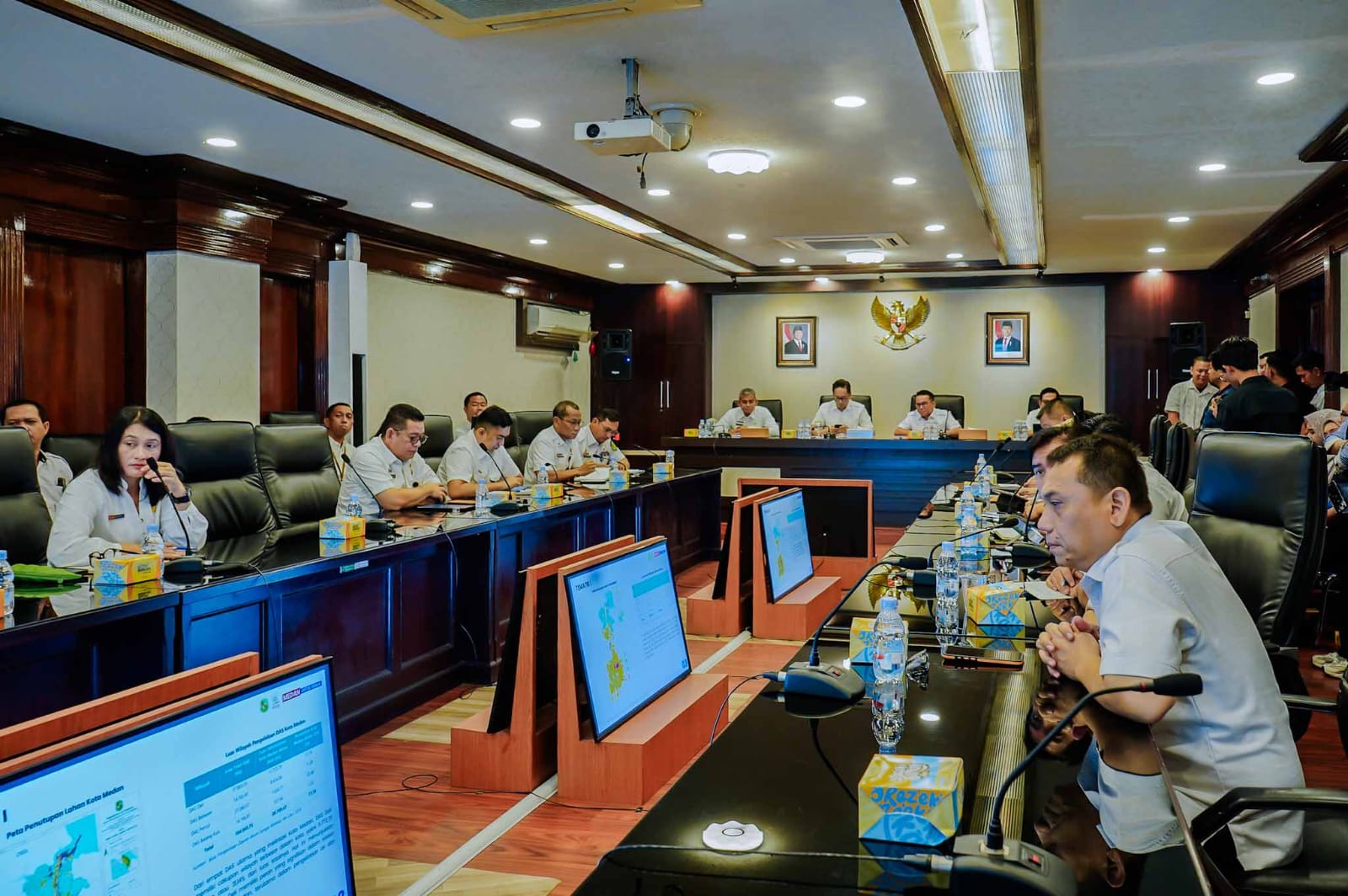Wali Kota Medan Rico Waas memimpin rapat kerja tematik penanganan banjir dan ketangguhan bencana Kota Medan Tahun 2026.