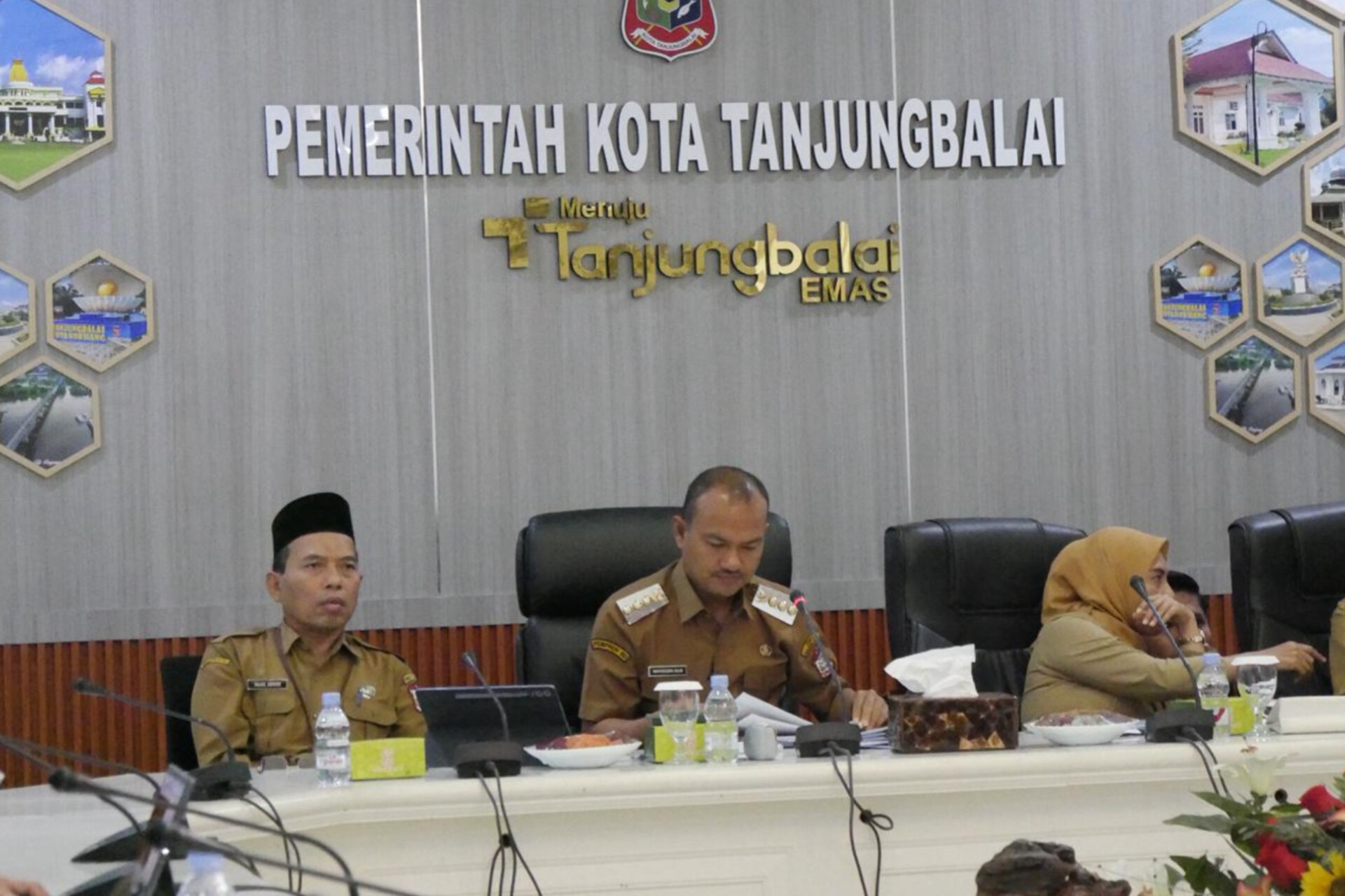 Wali Kota Tanjungbalai Mahyaruddin Salim memimpin Rapat Koordinasi Pemerintahan (Rakorpem) awal Tahun Anggaran 2026 di Aula Thamrin Munthe, Senin (12/1/2026).