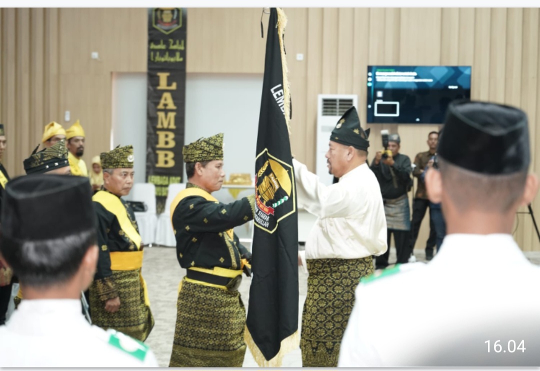 Bupati Batu Bara H. Baharuddin Siagian, S.H., M.Si., menyambut kedatangan Wakil Menteri Agama RI Dr. KH. Romo R. Muhammad Syafi&rsquo;i di Kantor Bupati Batu Bara.