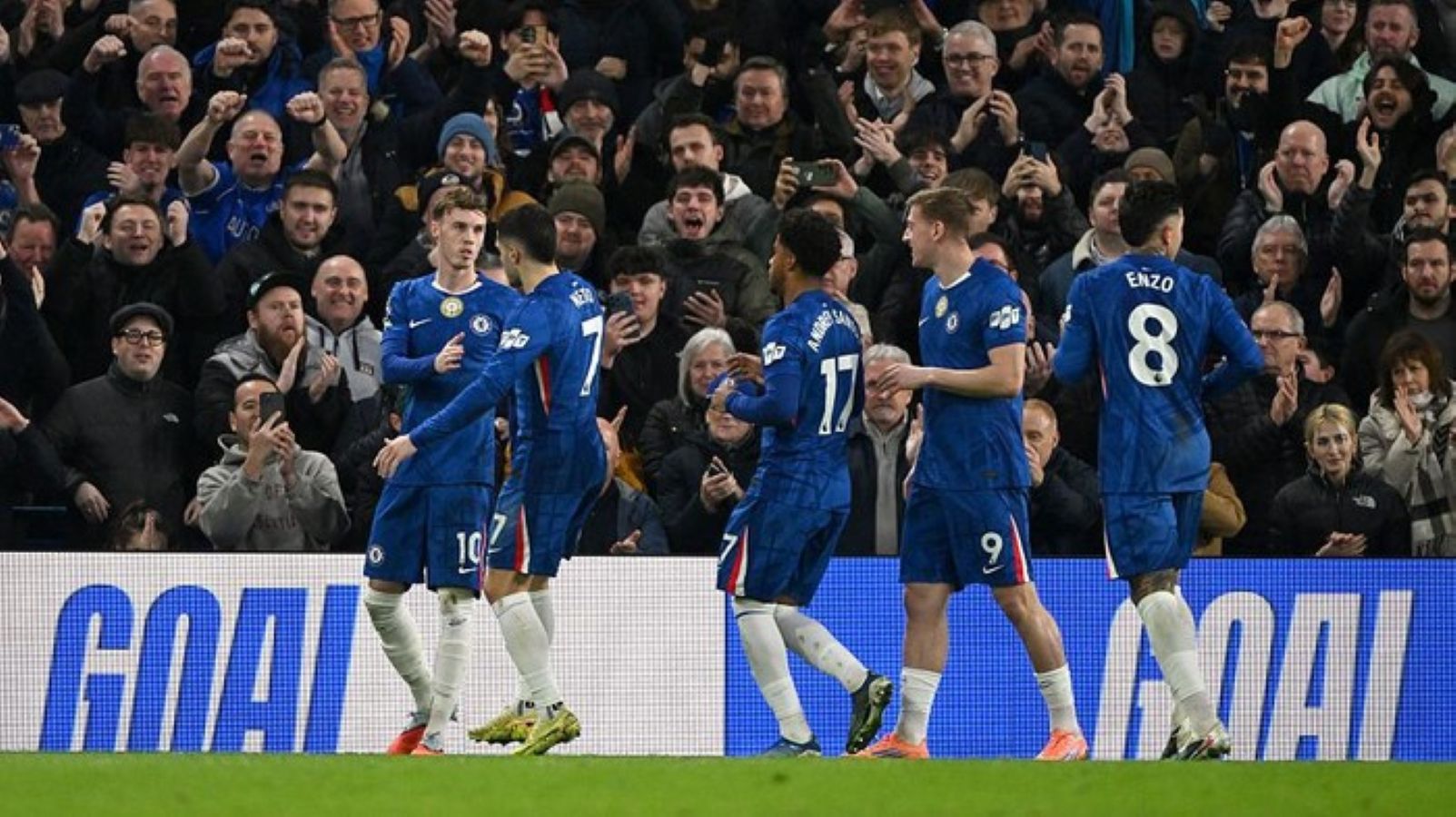 Cole Palmer merayakan gol penalti yang mengunci kemenangan Chelsea atas Brentford pada laga Premier League di Stamford Bridge, Sabtu (17/1/2026).