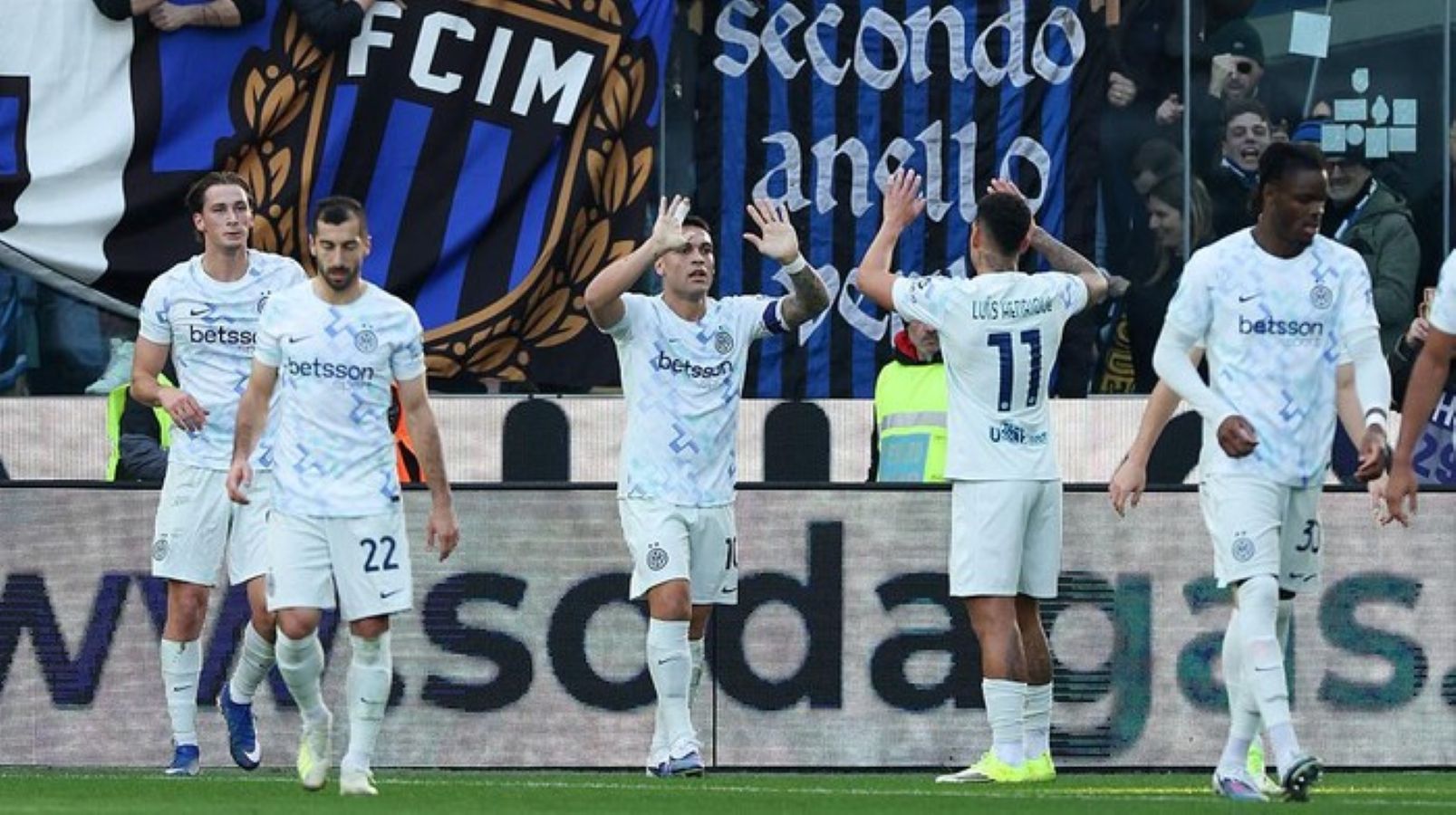 Lautaro Martinez merayakan gol tunggal Inter Milan ke gawang Udinese pada laga Serie A di Bluenergy Stadium, Sabtu (17/1/2026).