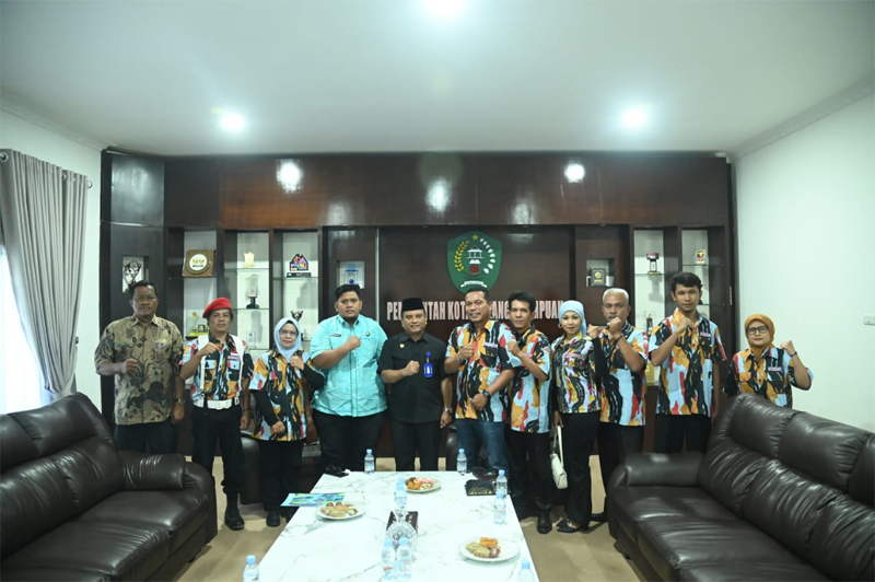 Ketua DPD PKN Kota Padangsidimpuan Afrizal Syah Harahap bersama jajarannya lakukan audiensi dengan Wali Kota H.Letnan Dalimunthe, Kamis (15/01/2025).