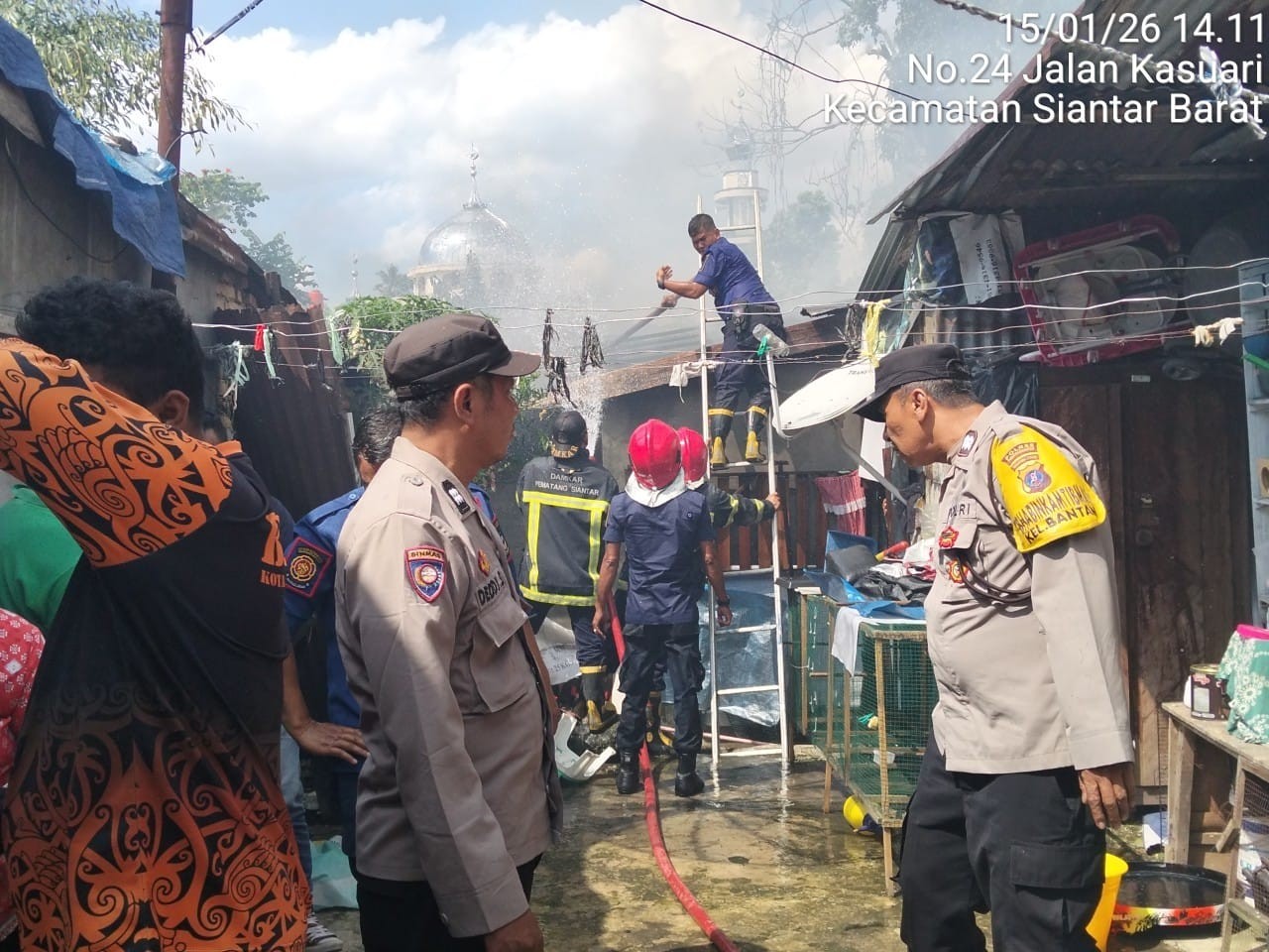 Kondisi rumah pensiunan TNI di Jalan Kasuari, Siantar Barat, yang terbakar diduga akibat korsleting listrik.