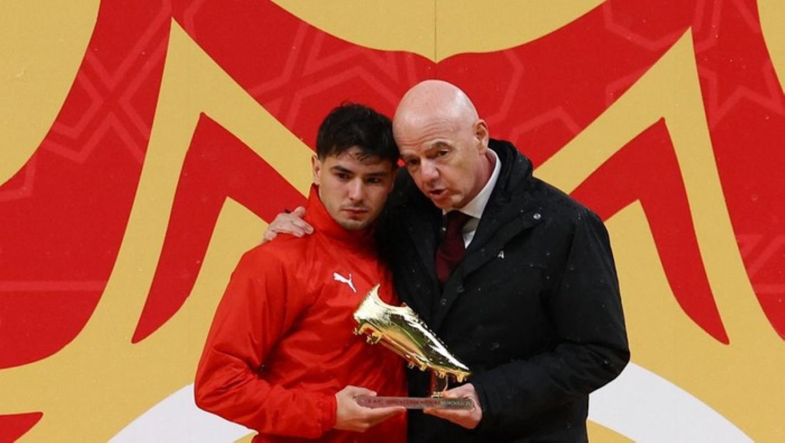Brahim Diaz menerima penghargaan top skor Piala Afrika 2025 meski Maroko kalah dari Senegal di partai final.
