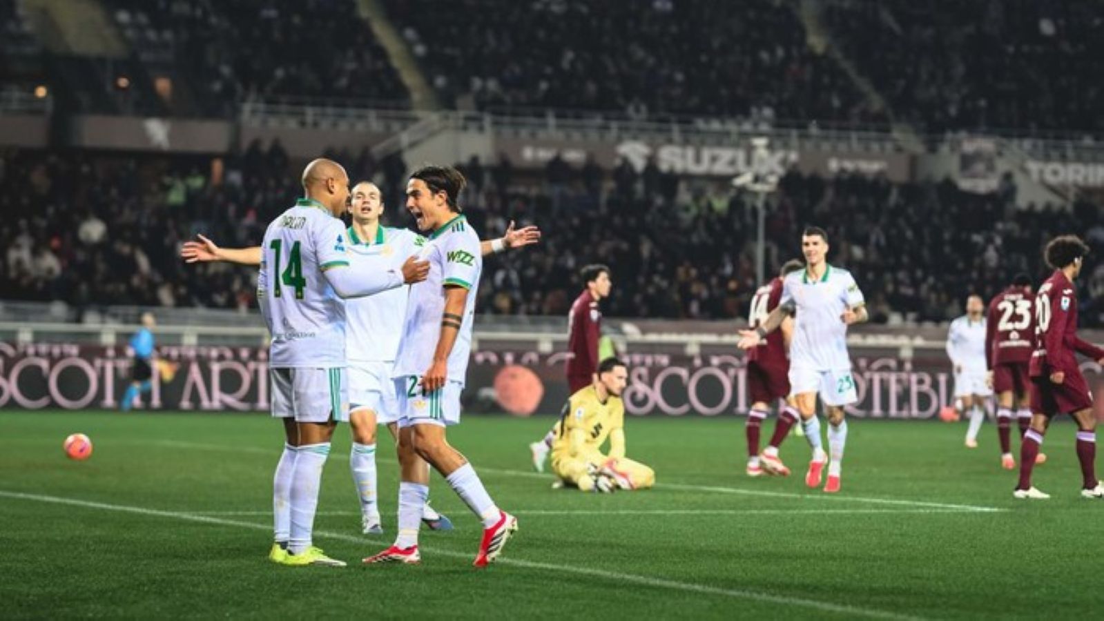 Donyell Malen merayakan gol debutnya bersama AS Roma saat mengalahkan Torino 2-0 di Olimpico Grande Torino.