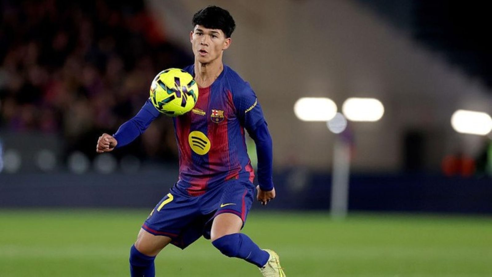 Dro Fernandez, bintang muda Barcelona keturunan Filipina, dikabarkan masuk radar PSG dan siap ditebus dengan nilai 6 juta euro.