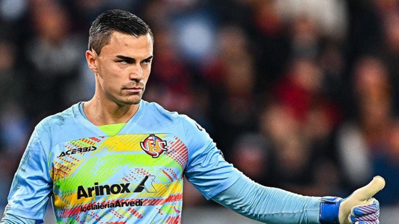 Kiper Cremonese Emil Audero Mulyadi melakukan penyelamatan saat menghadapi Hellas Verona pada laga Serie A di Stadion Giovanni Zini.