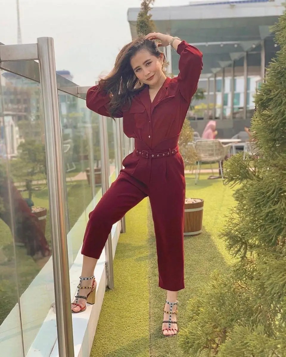 Prilly Latuconsina mengumumkan pengunduran dirinya dari Sinemaku Pictures melalui unggahan di media sosial.