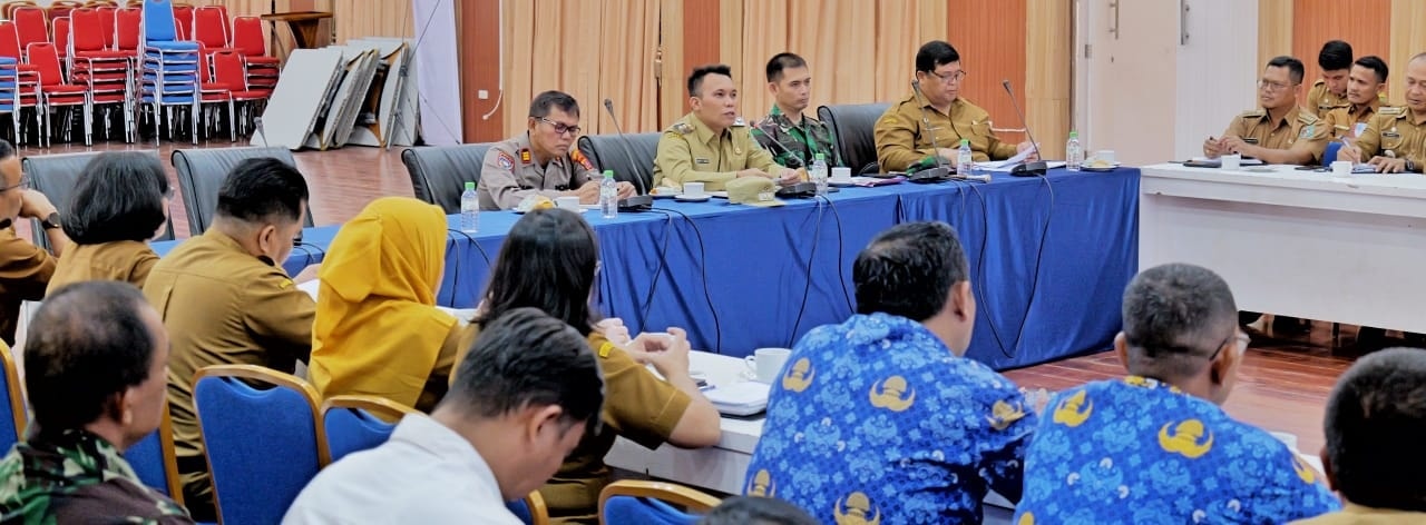 Rapat Konsolidasi percepatan pembangunan fisik Gerai dan Pergudangan Koperasi DesaKelurahan Merah Putih (KDKMP) di Kantor Bupati Simalungun, Senin (1912026).