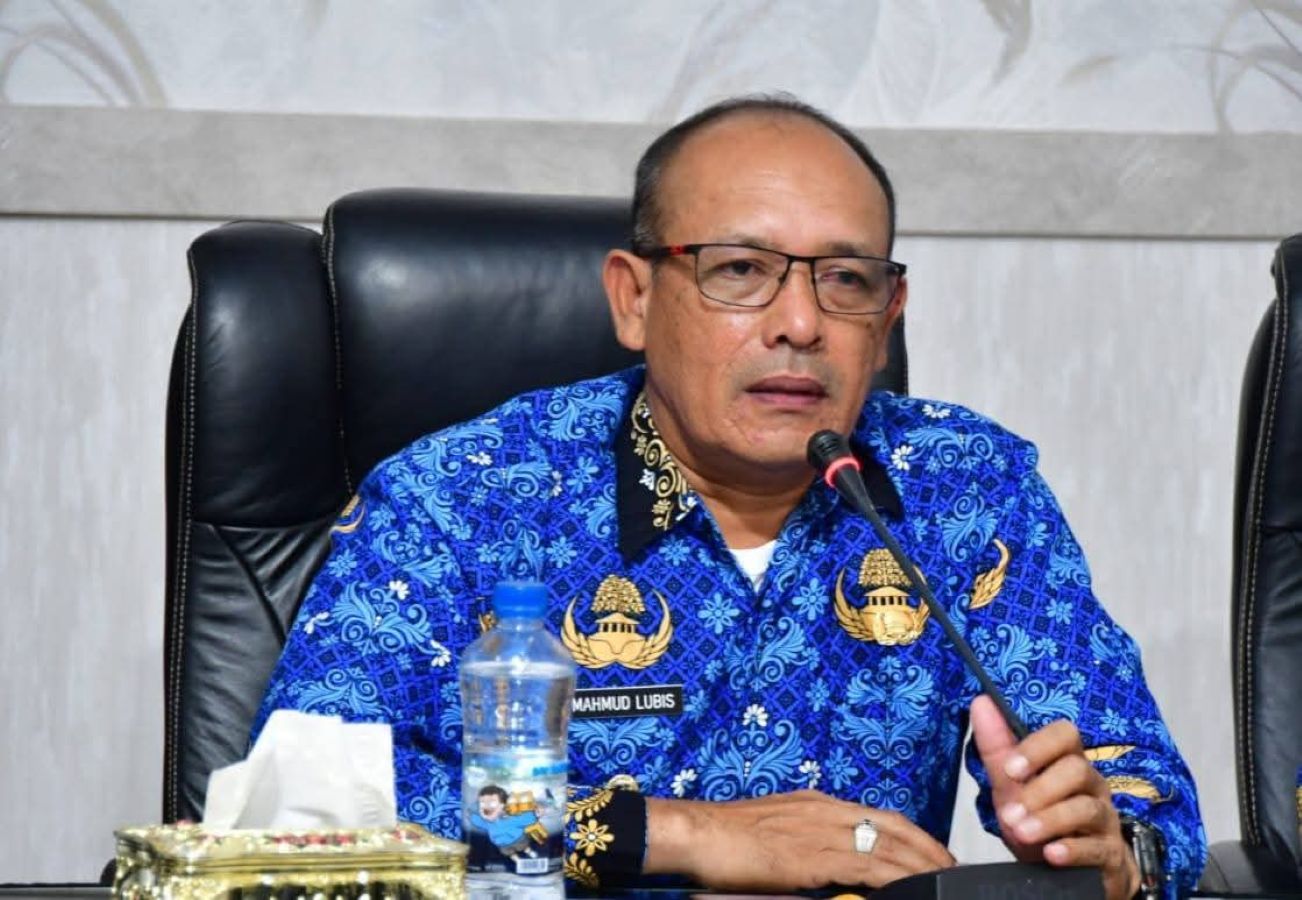 Wakil Bupati Tapteng Mahmud Efendi memimpin Rakor pendataan rumah rusak dampak banjir bandang dan tanah longsor di Kantor Bupati Tapteng.