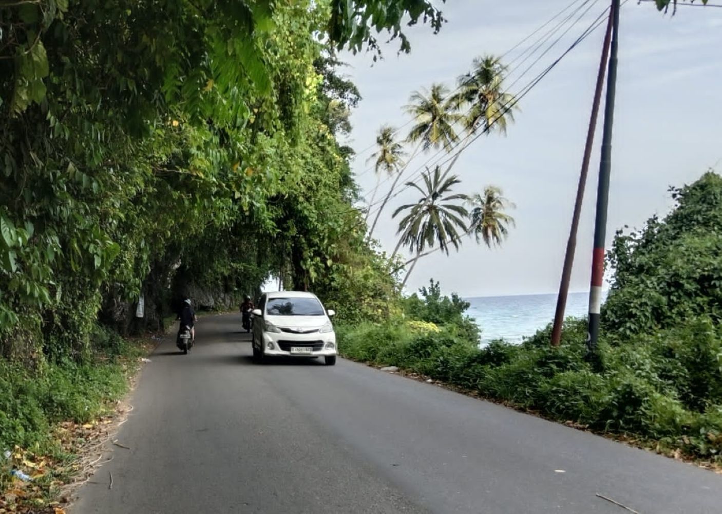 Aroma Menyengat Ganggu Pengguna Jalan Laowomaru di Gunungsitoli.