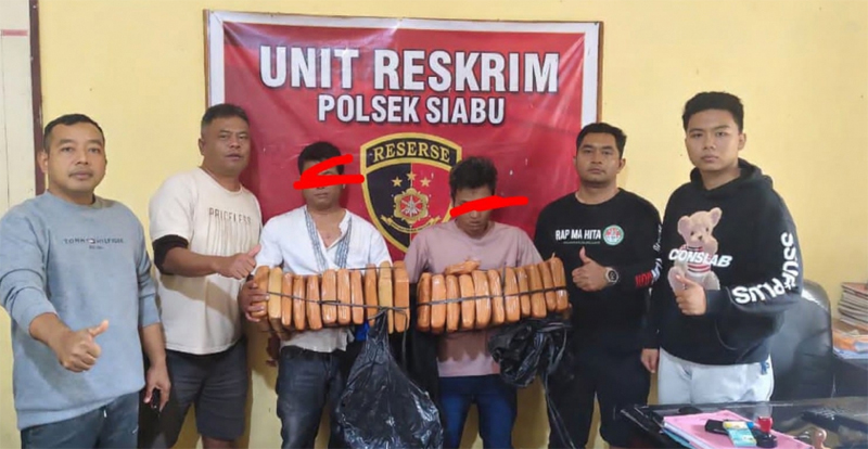 Polsek Siabu mengamankan dua terduga pengedar sabu bersama barang bukti 22 ball ganja.