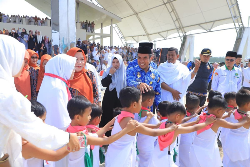 Manasik Haji Akbar ke-4 bagi siswa Raudhatul Athfal (RA) se-Kabupaten Labuhanbatu Utara yang dilaksanakan di Alun-Alun Aek Kanopan.